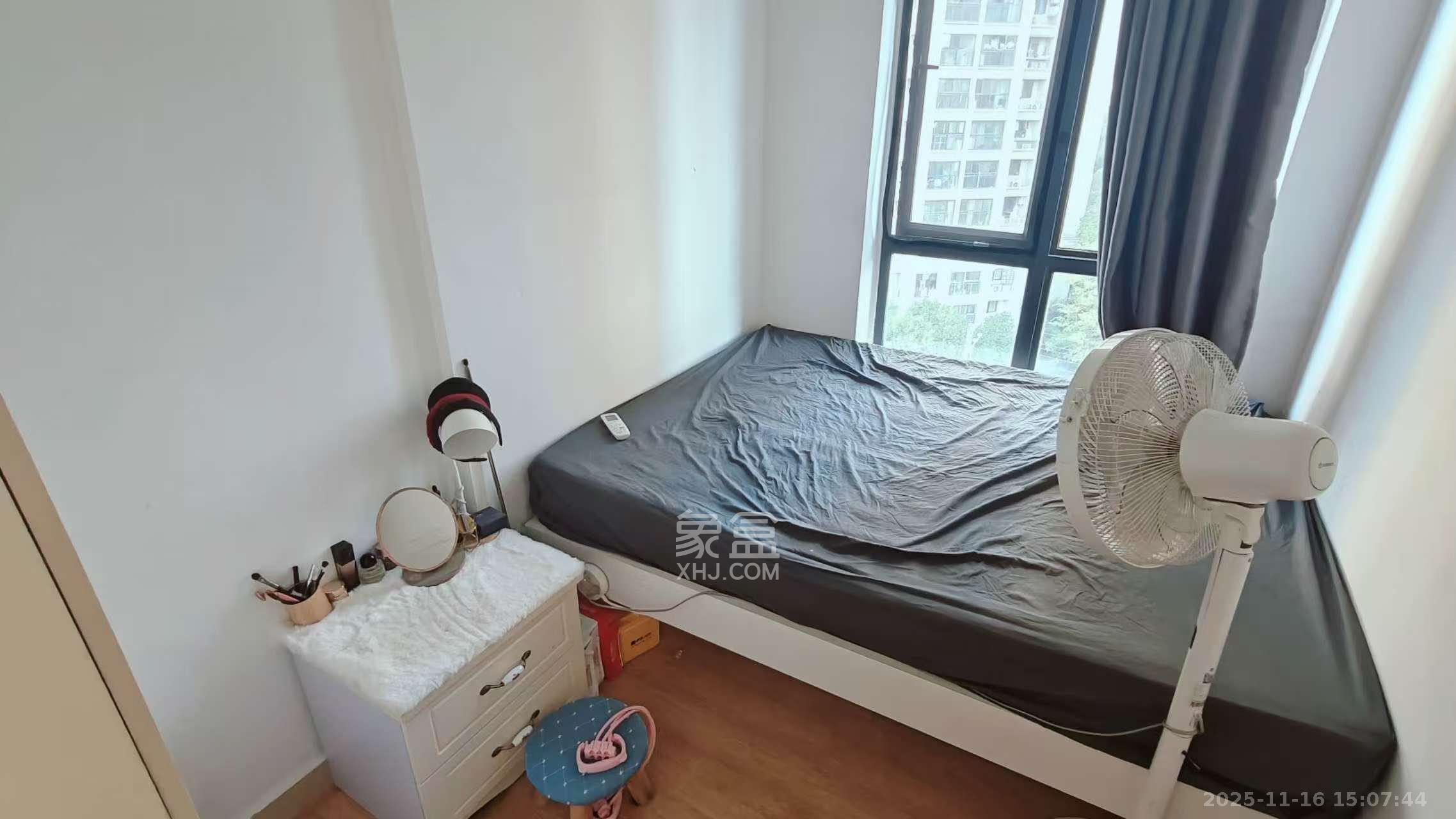 融科东南海  1室1厅1卫    2000.0元/月室内图