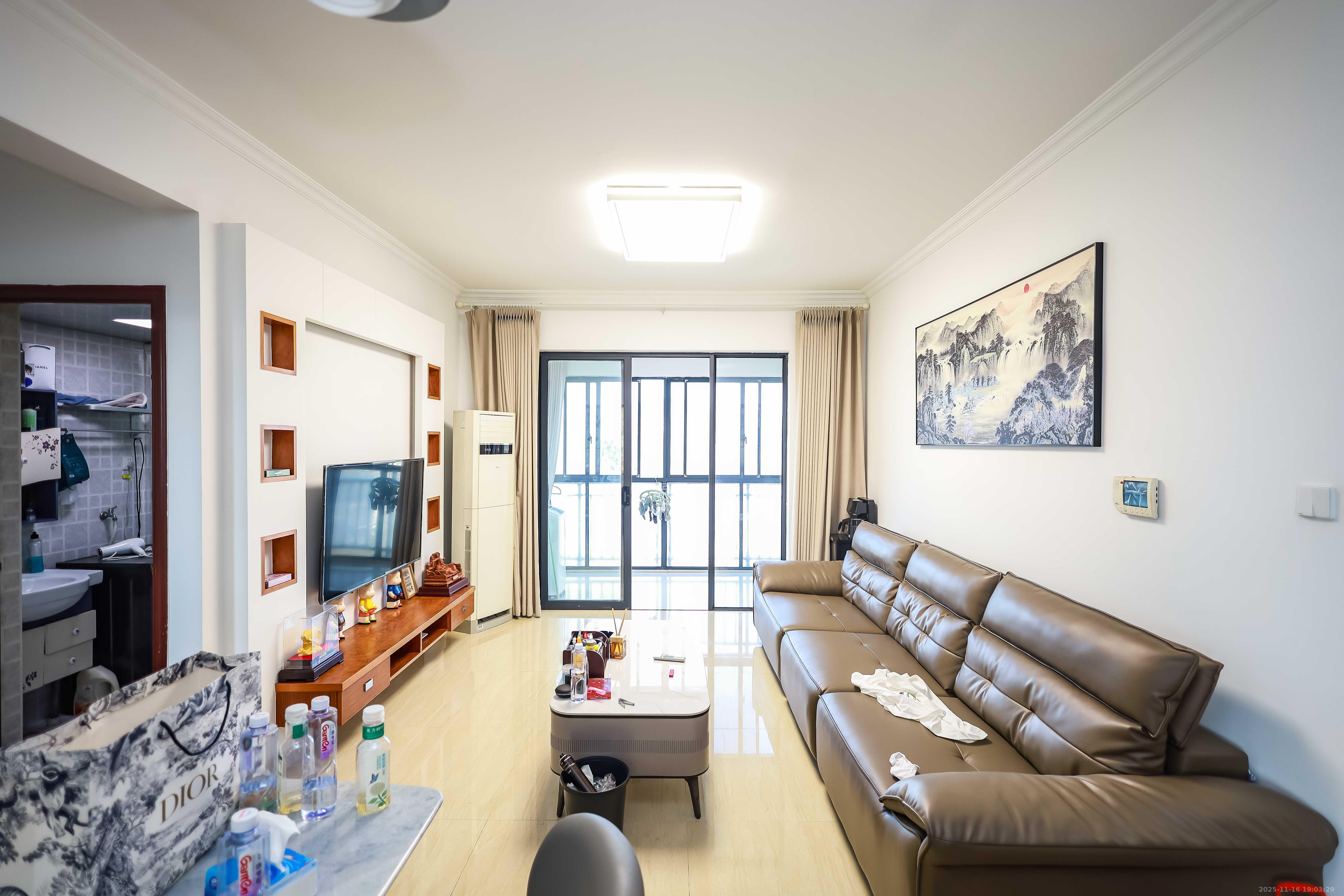 莱茵城  3室2厅2卫    78.0万