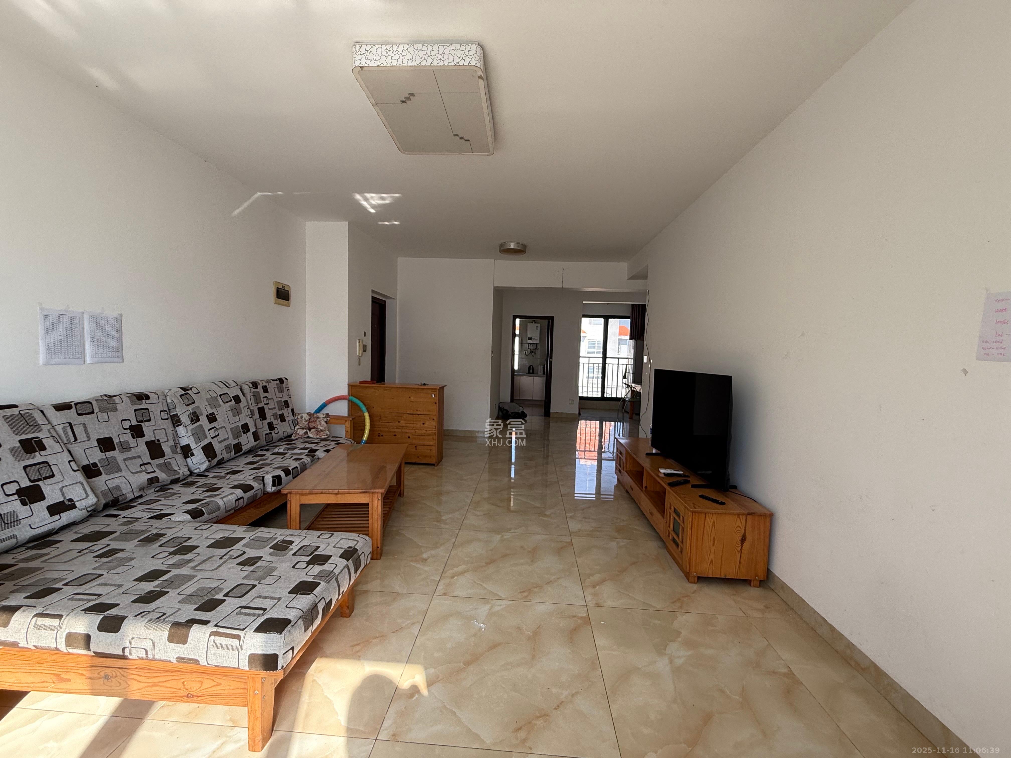 嘉盛华庭（一期、二期、三期）  3室2厅1卫    2300.0元/月