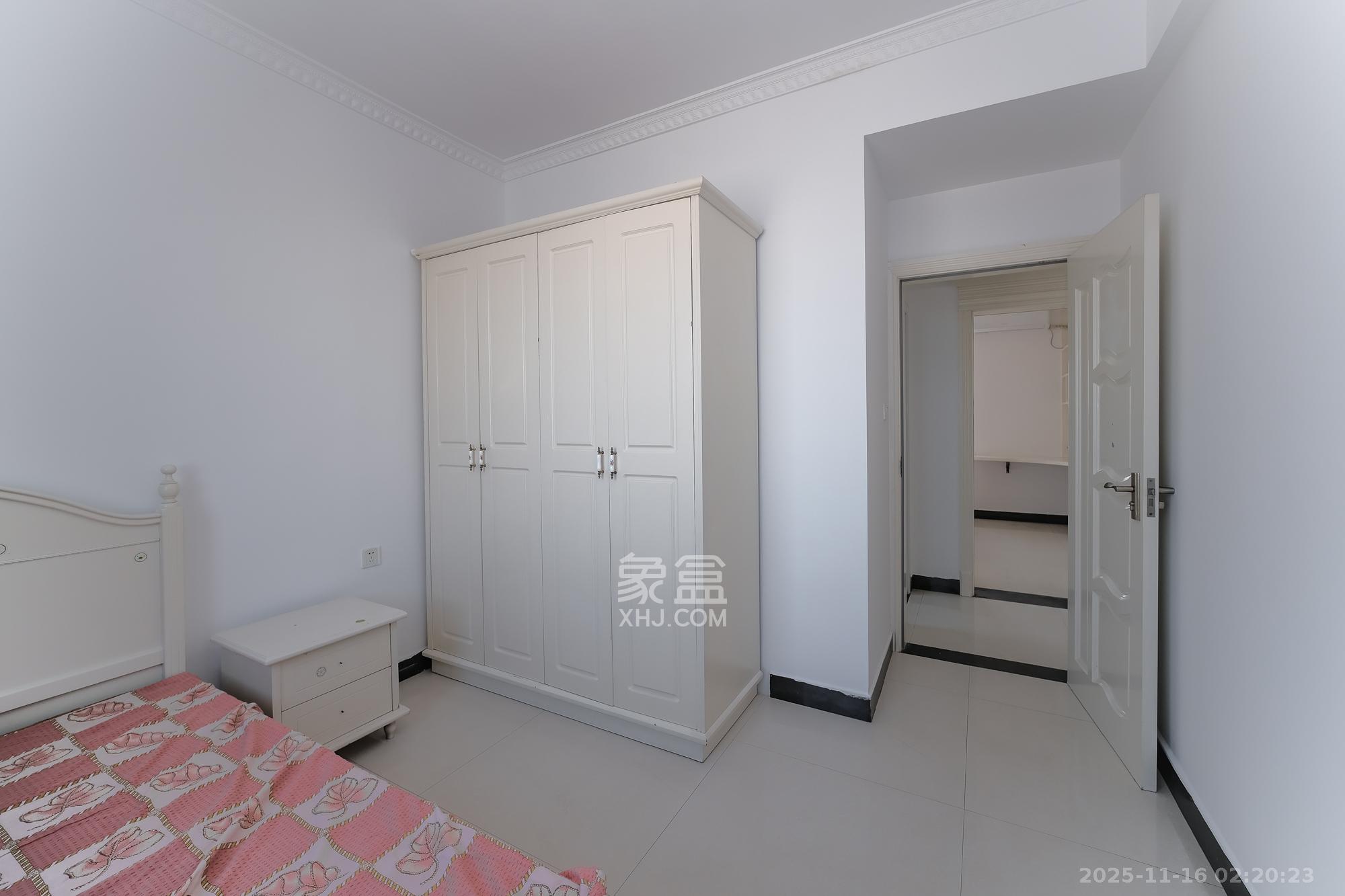 世景华庭  2室2厅1卫    42.8万卧室