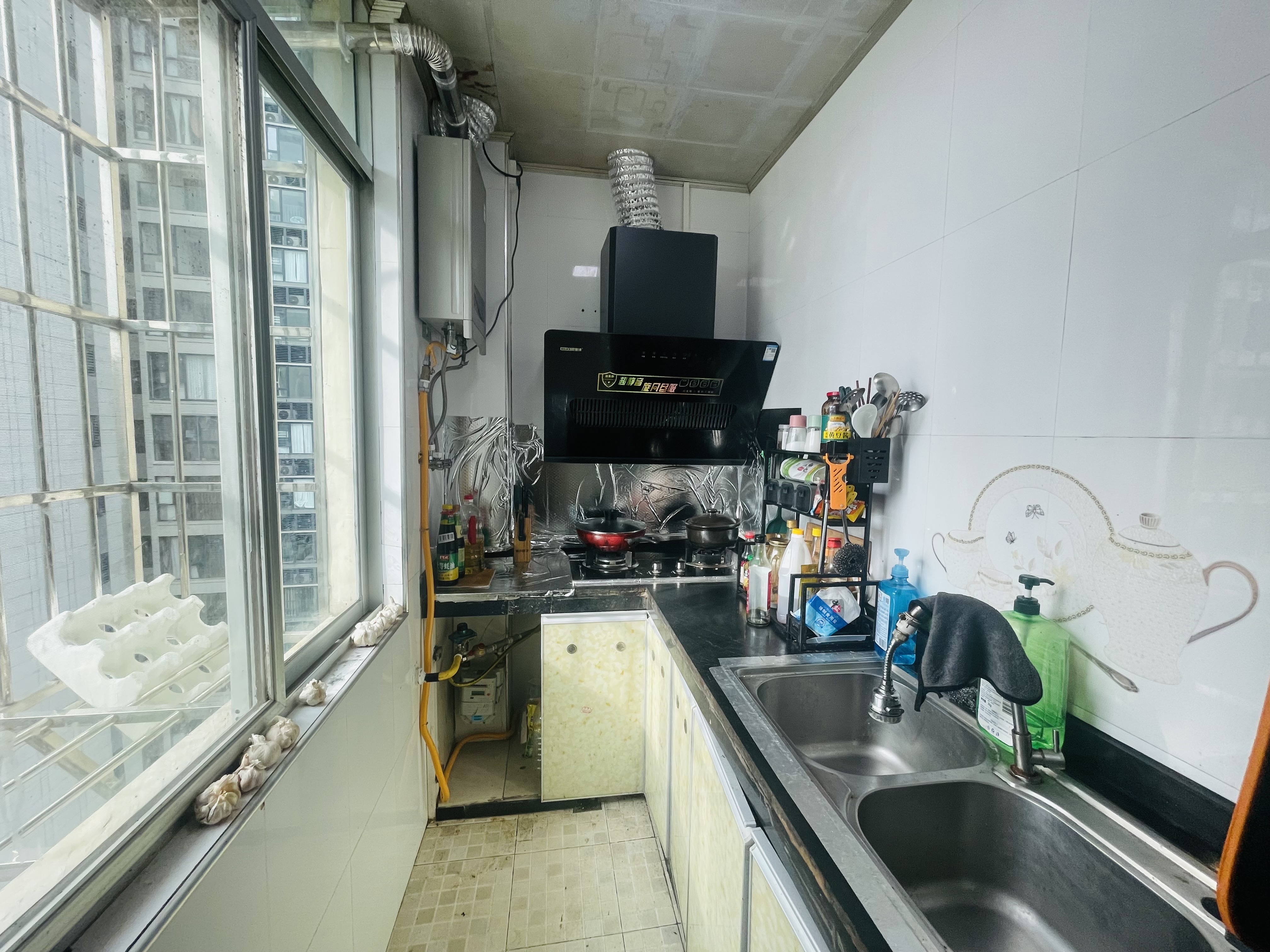 喜红公寓  3室2厅2卫    2600.0元/月室内图