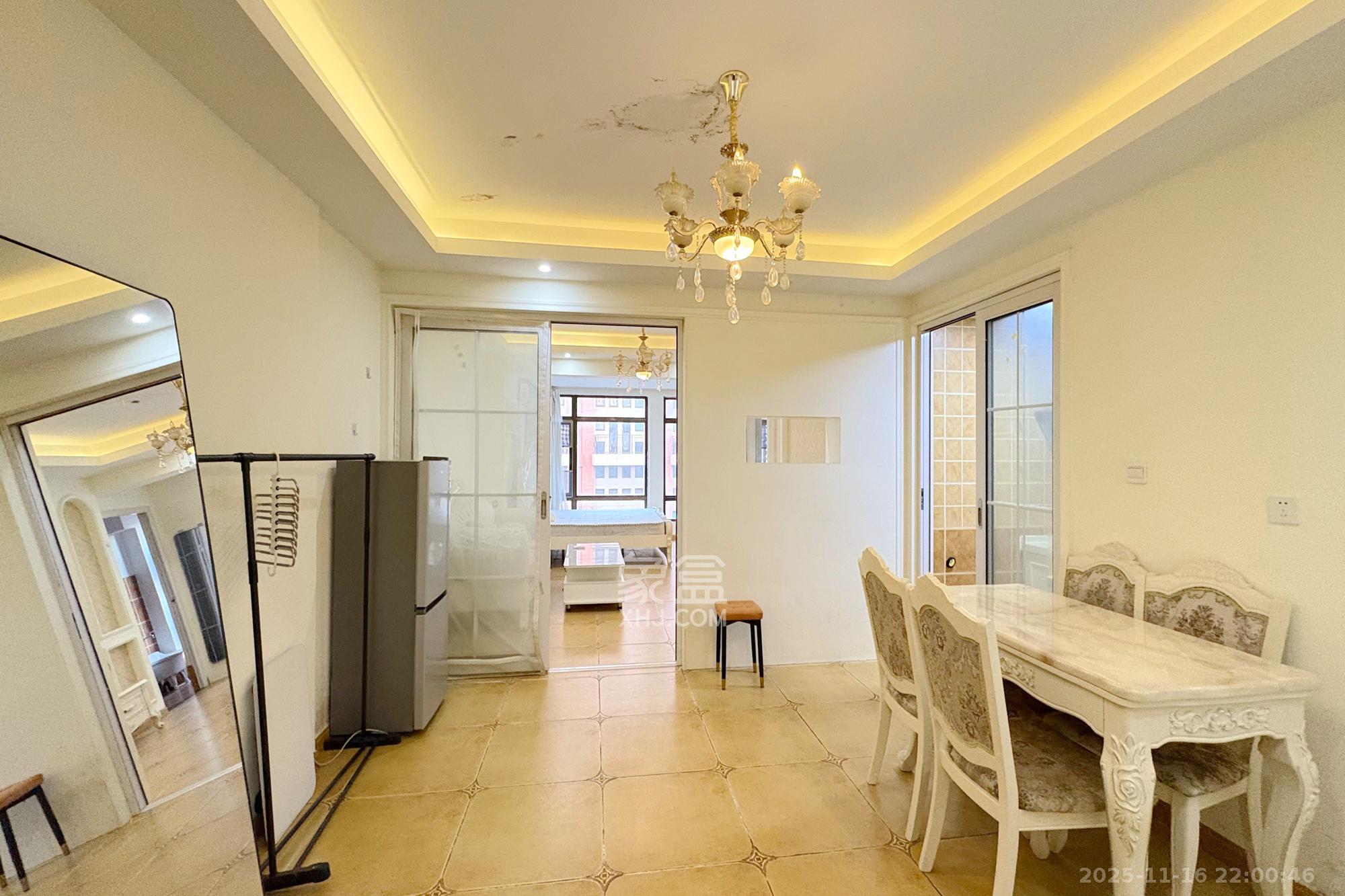 铂宫  2室2厅2卫    120.0万客厅