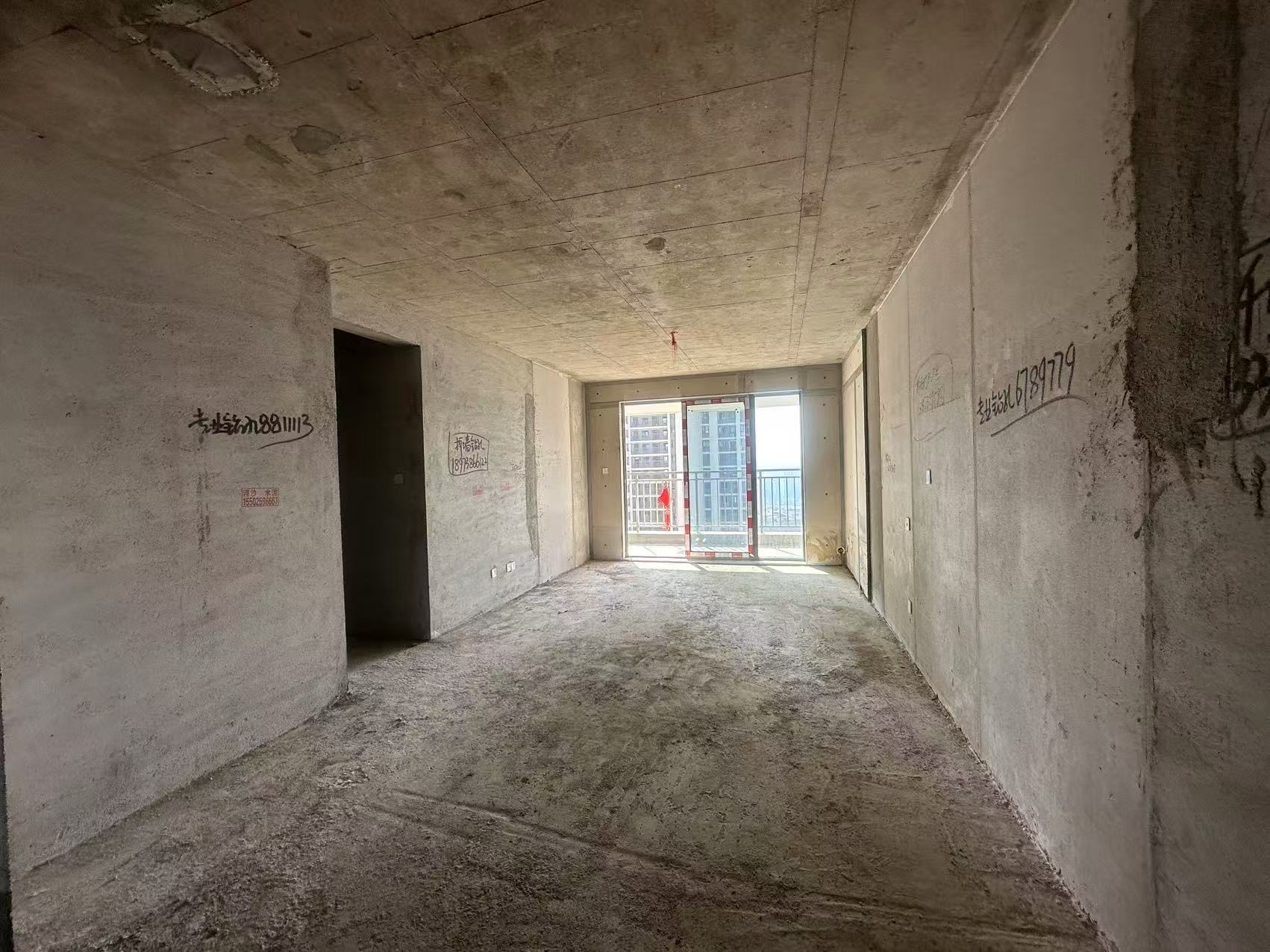 吾悦广场  3室2厅2卫    68.0万客厅