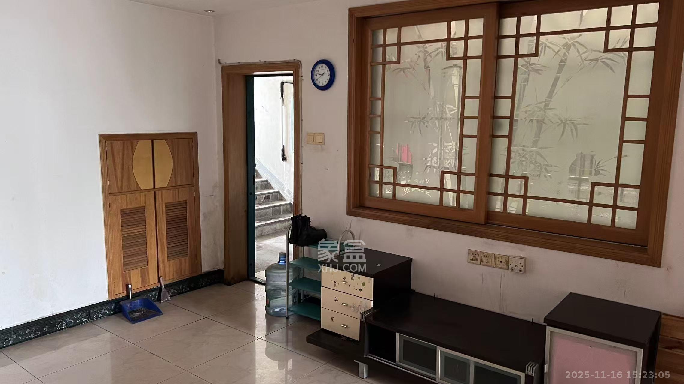 天龙花园  1室2厅1卫    2000.0元/月室内图