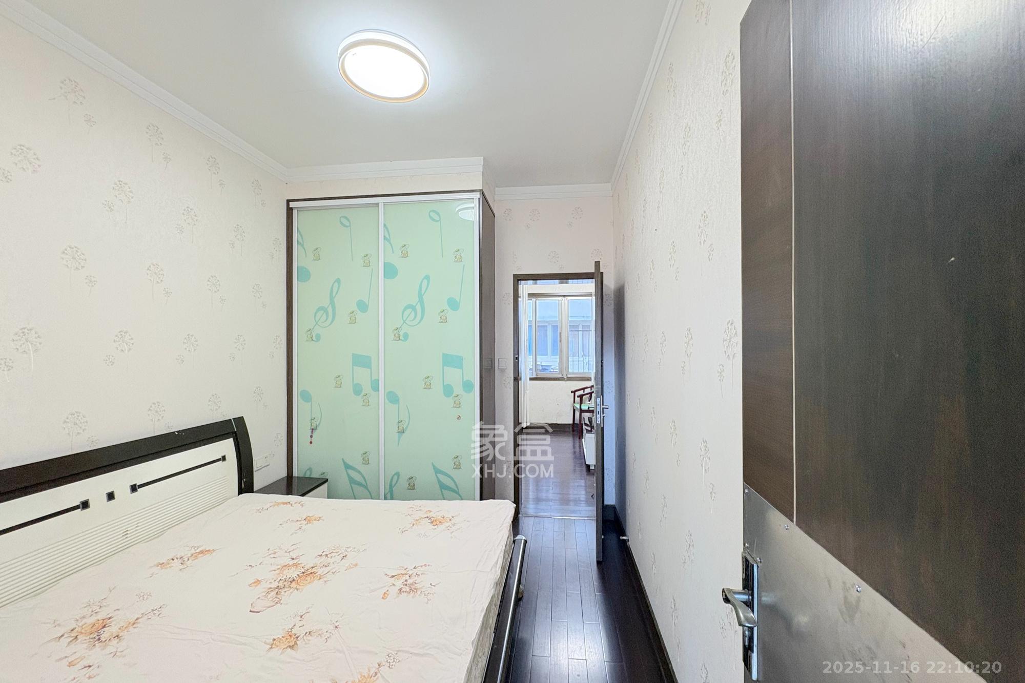 市教委单位房  3室2厅1卫    79.8万卧室