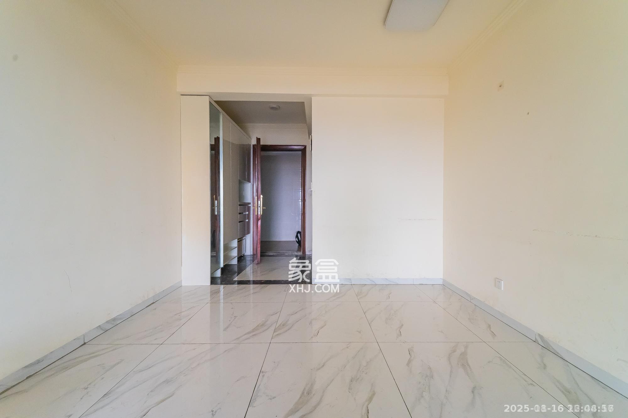 碧桂园中央花园  3室2厅2卫    2300.0元/月室内图