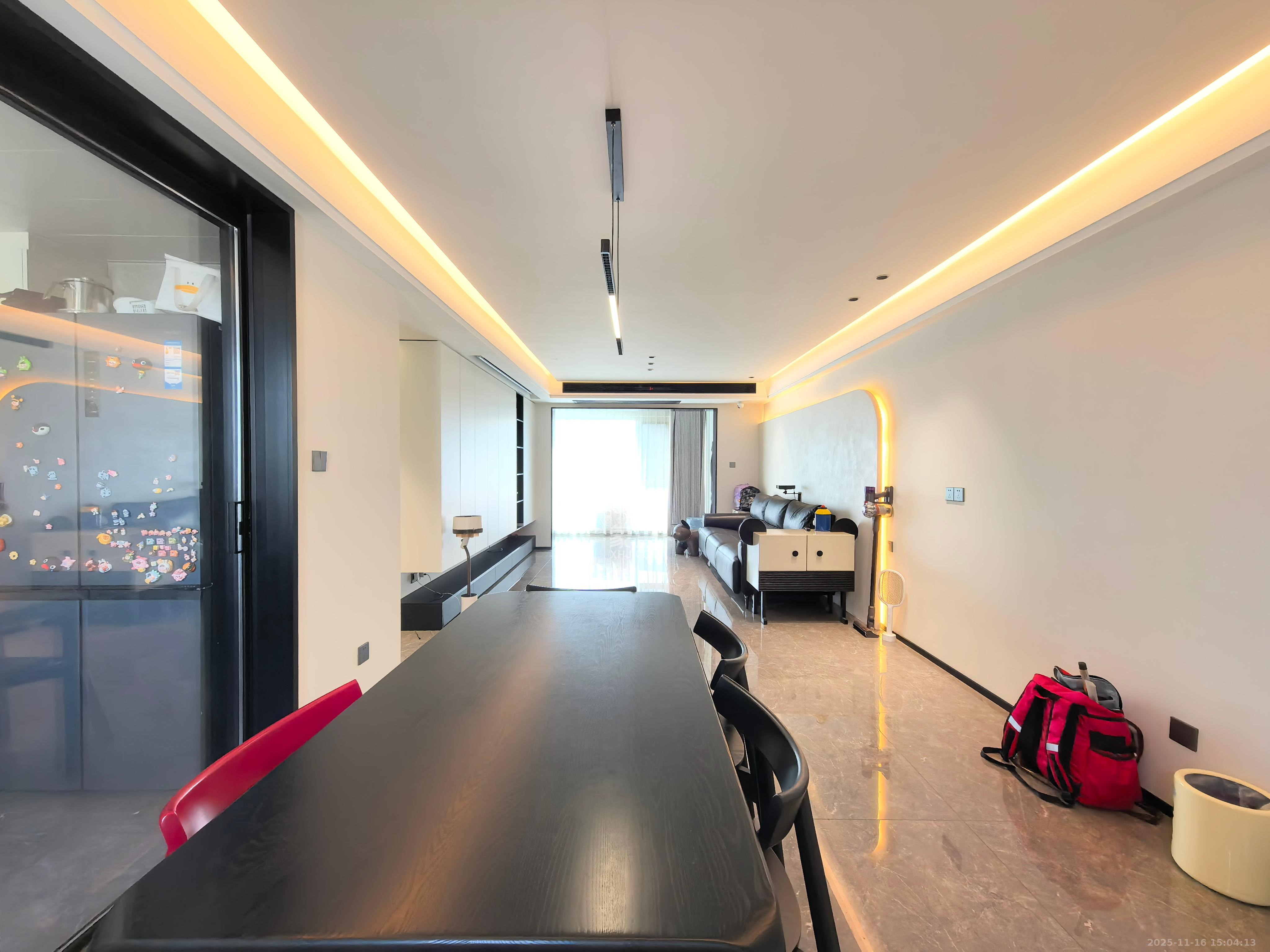 中海阅麓山一期  4室2厅2卫    5000.0元/月