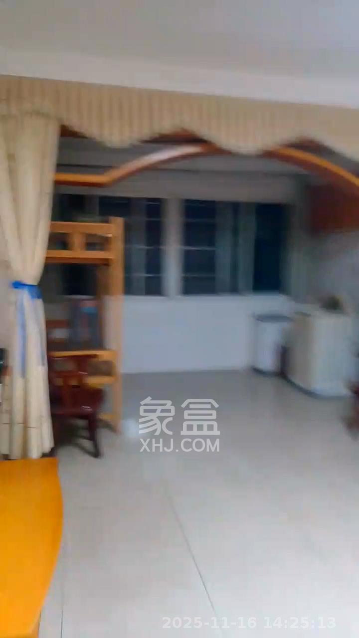 咸嘉花园  1室2厅1卫    2000.0元/月室内图