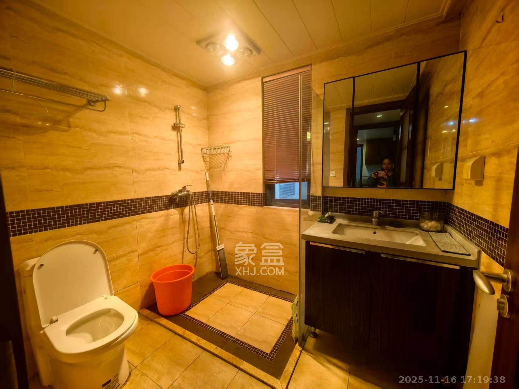 万科城 3室2厅2卫 2500.0元/月 万科城 3室2厅2卫 2500.0元/月室内图