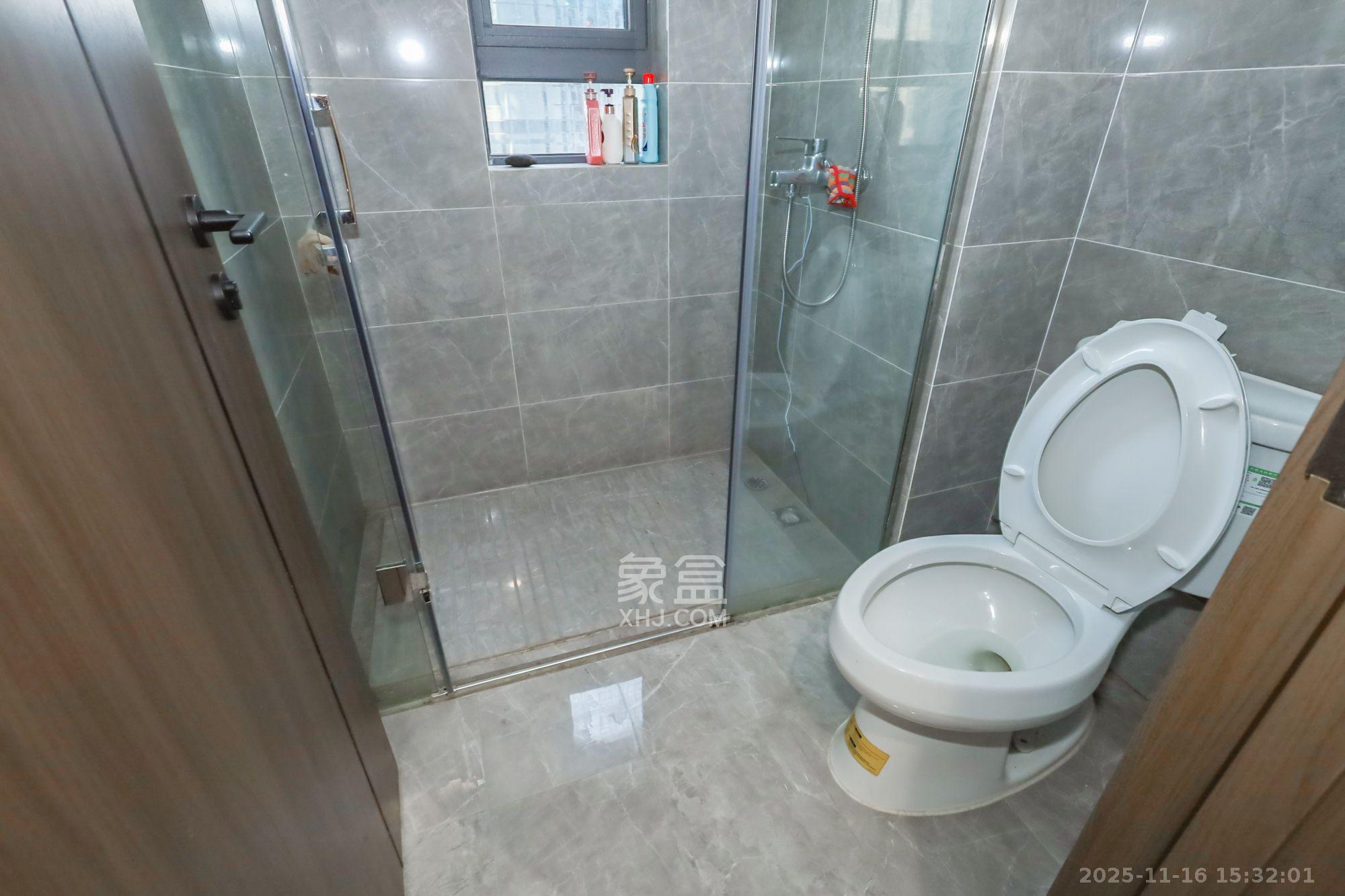 卓越中寰 4室2厅1卫 5500.0元/月 卓越中寰 4室2厅1卫 5500.0元/月室内图