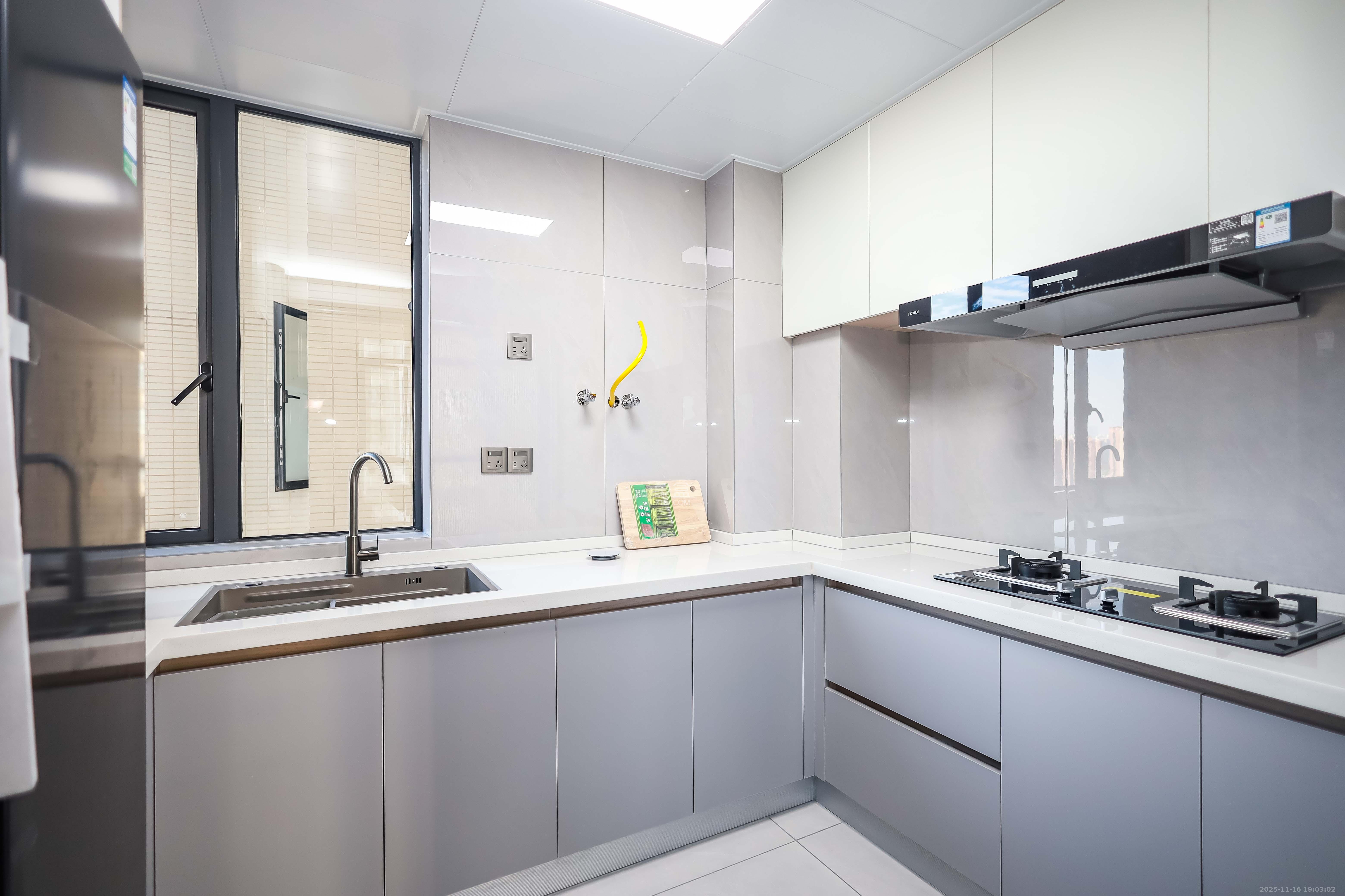 莱茵城  4室2厅2卫    116.0万厨房