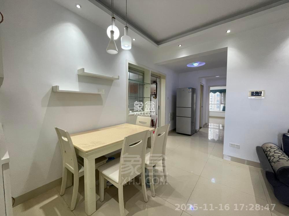 美的城二期  2室1厅1卫    1600.0元/月室内图