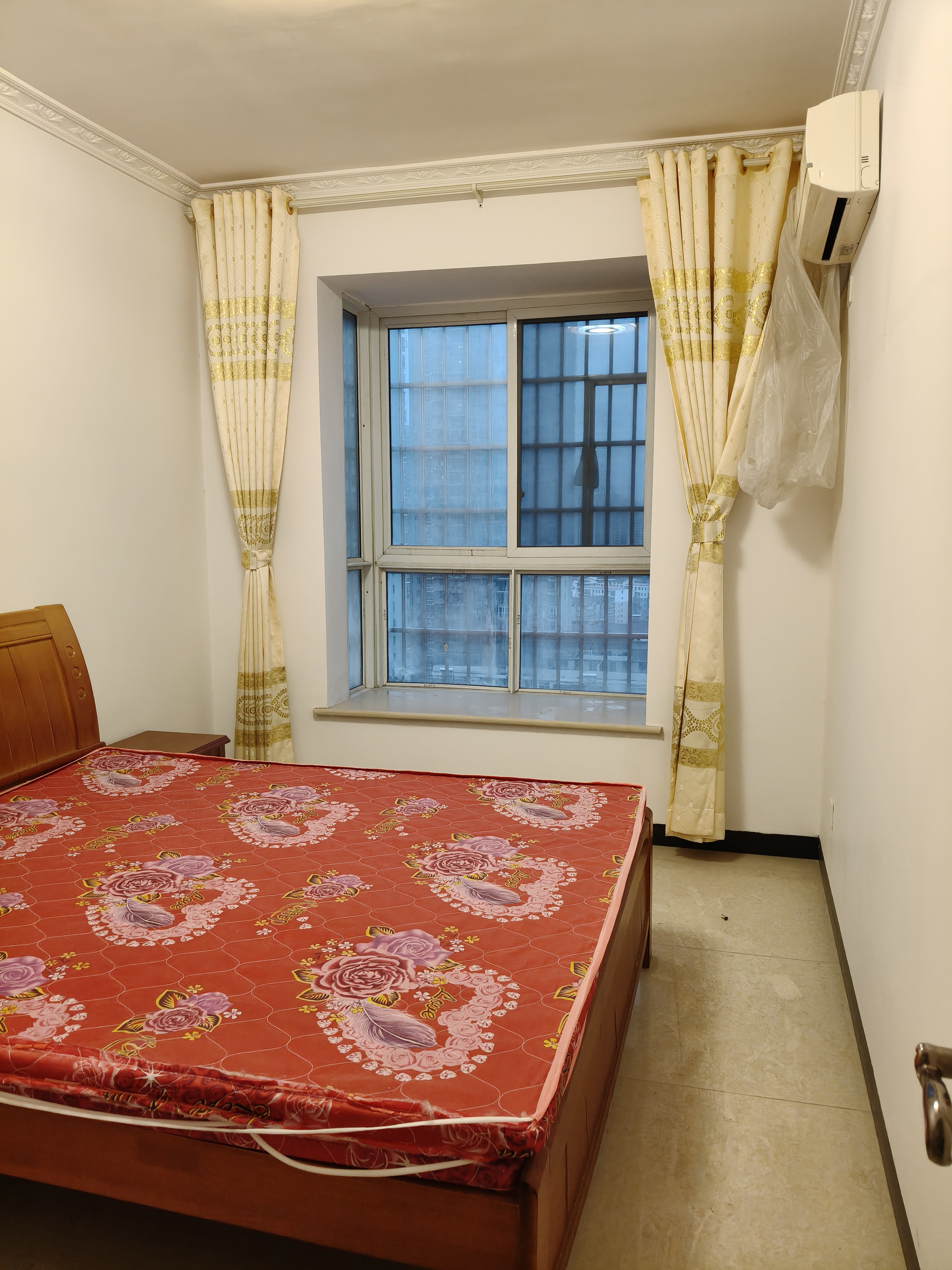 山水名苑  3室2厅2卫    52.8万客厅