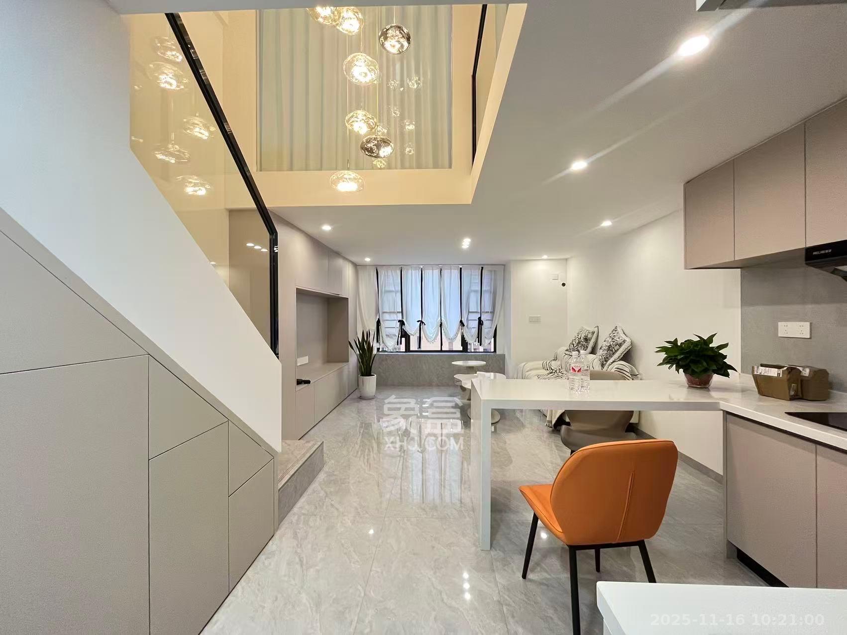 世茂璀璨天城公寓 2室1厅1卫 2600.0元/月 世茂璀璨天城公寓 2室1厅1卫 2600.0元/月室内图