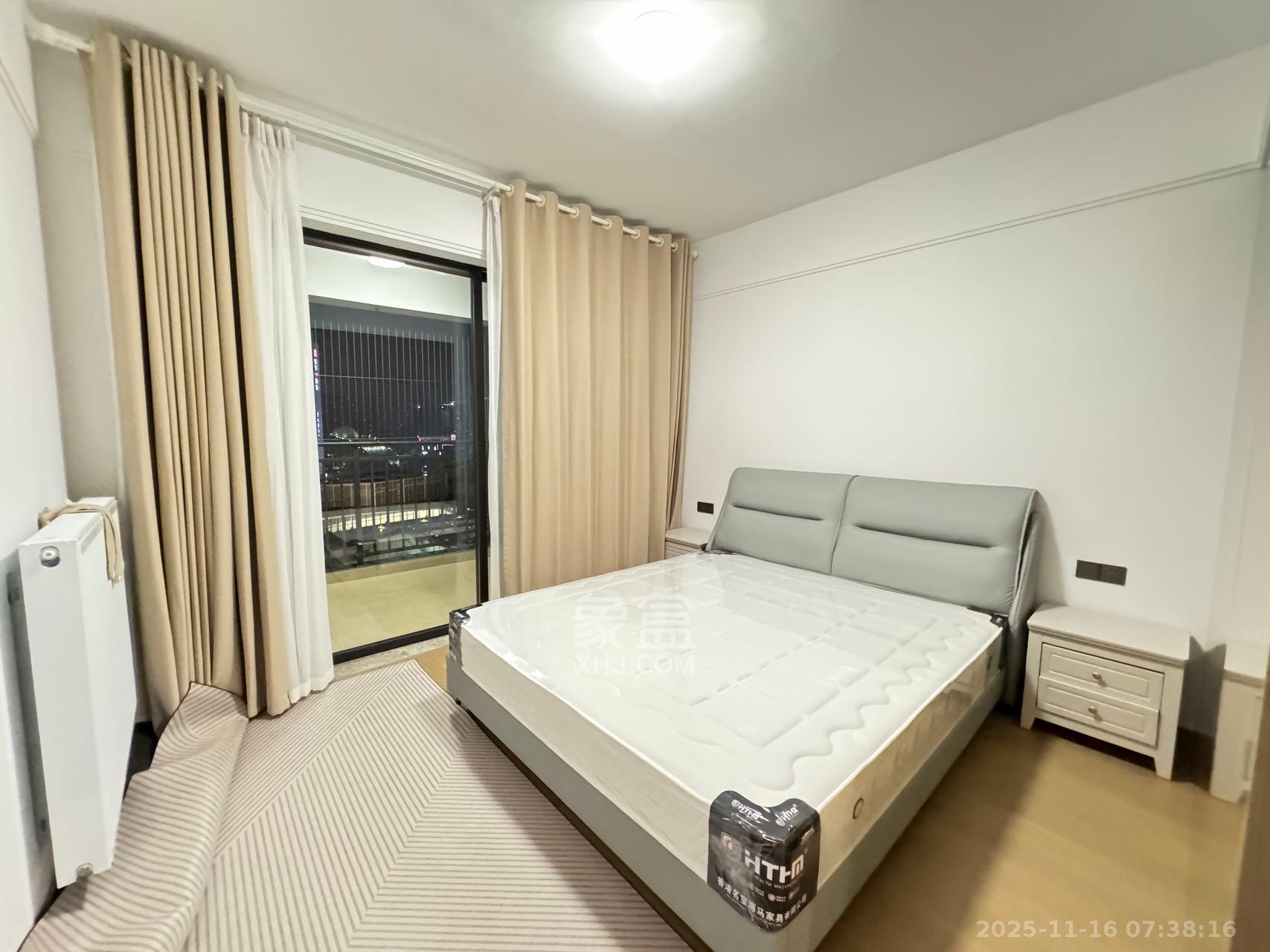 长房星城天地  4室2厅2卫    5500.0元/月室内图