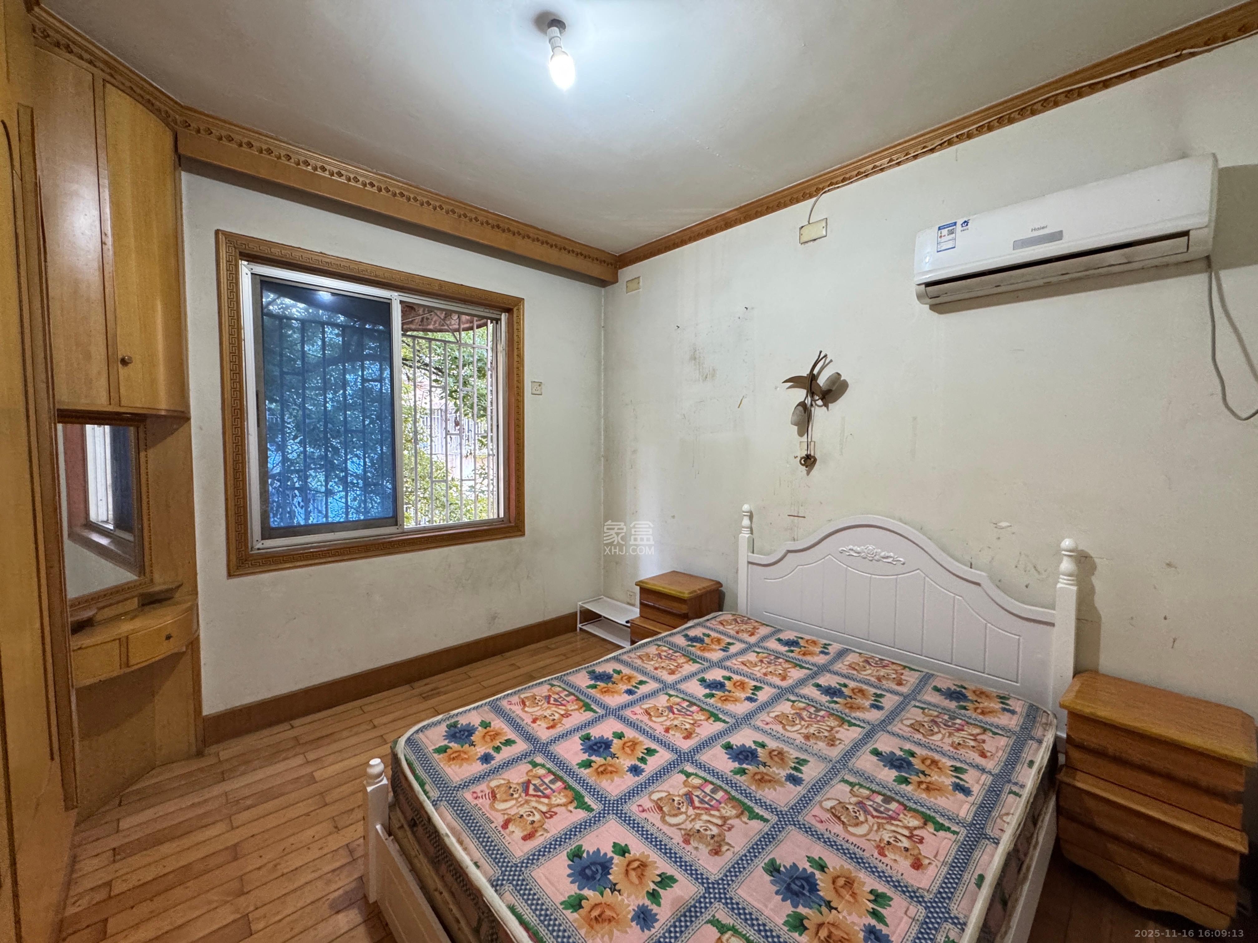 刑警之家  1室2厅1卫    2200.0元/月室内图