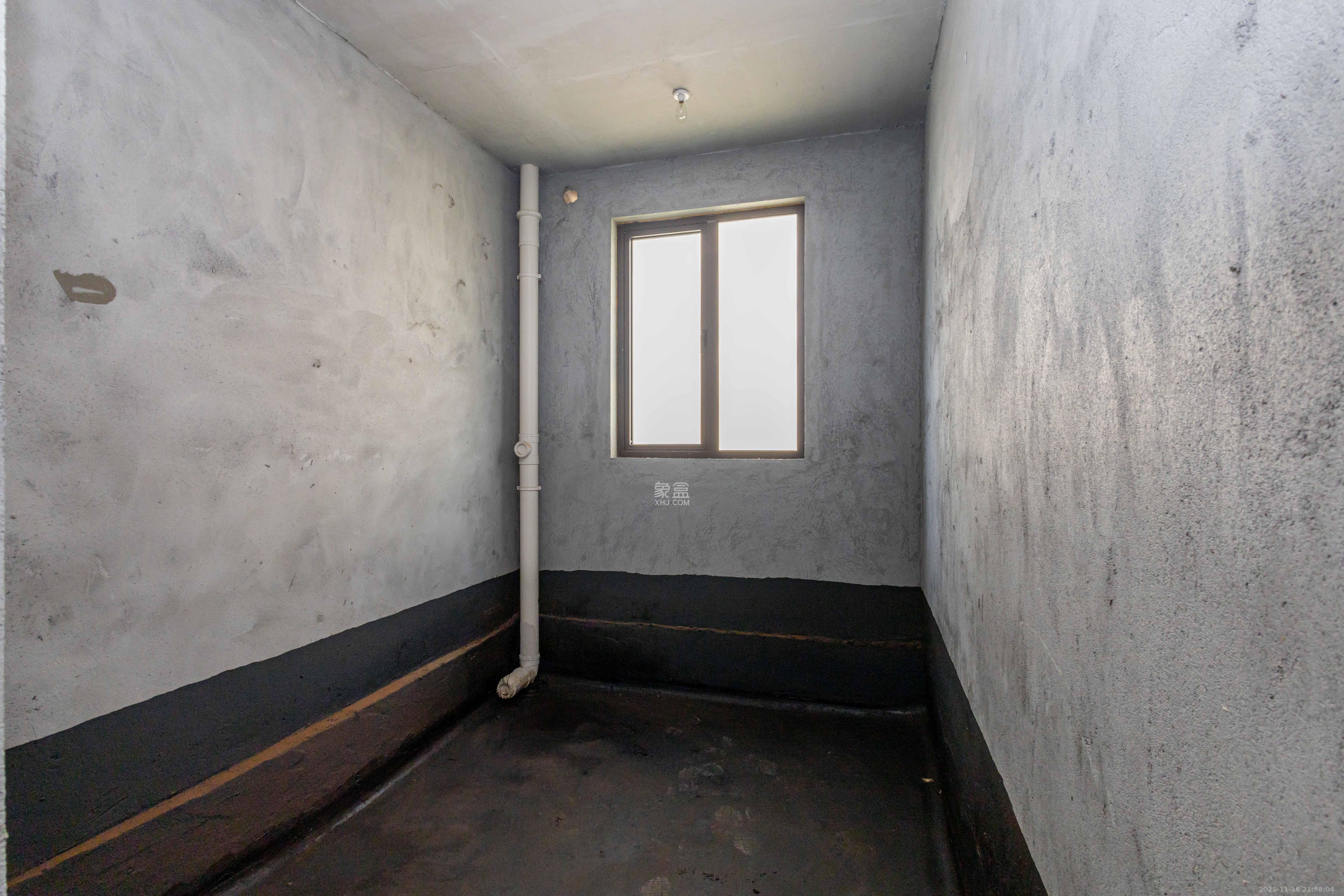 湘域芯城二期 4室2厅3卫 300.0万 湘域芯城二期 4室2厅3卫 300.0万卫生间