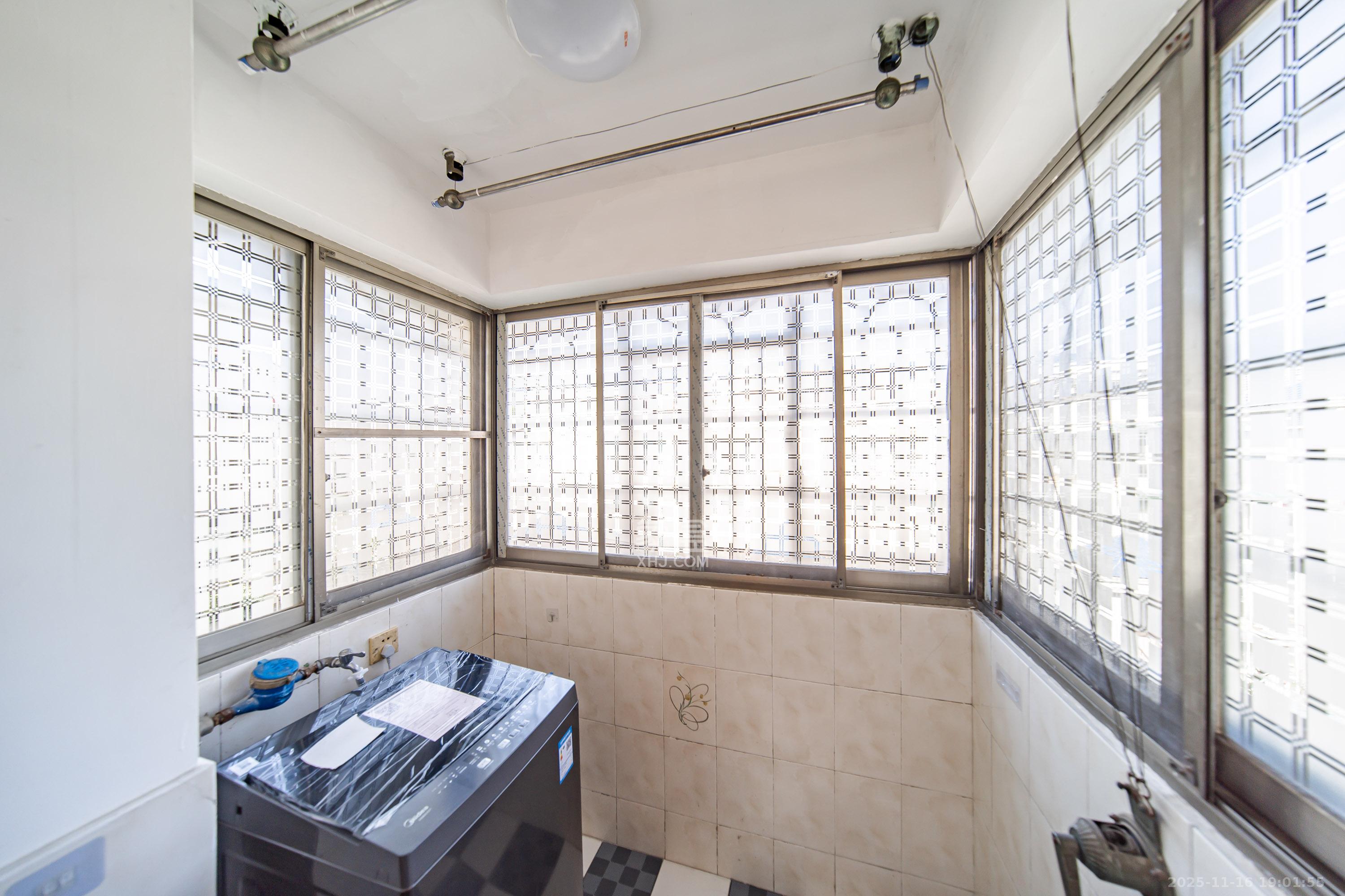 金帆小区 2室2厅1卫 48.8万 金帆小区 2室2厅1卫 48.8万阳台