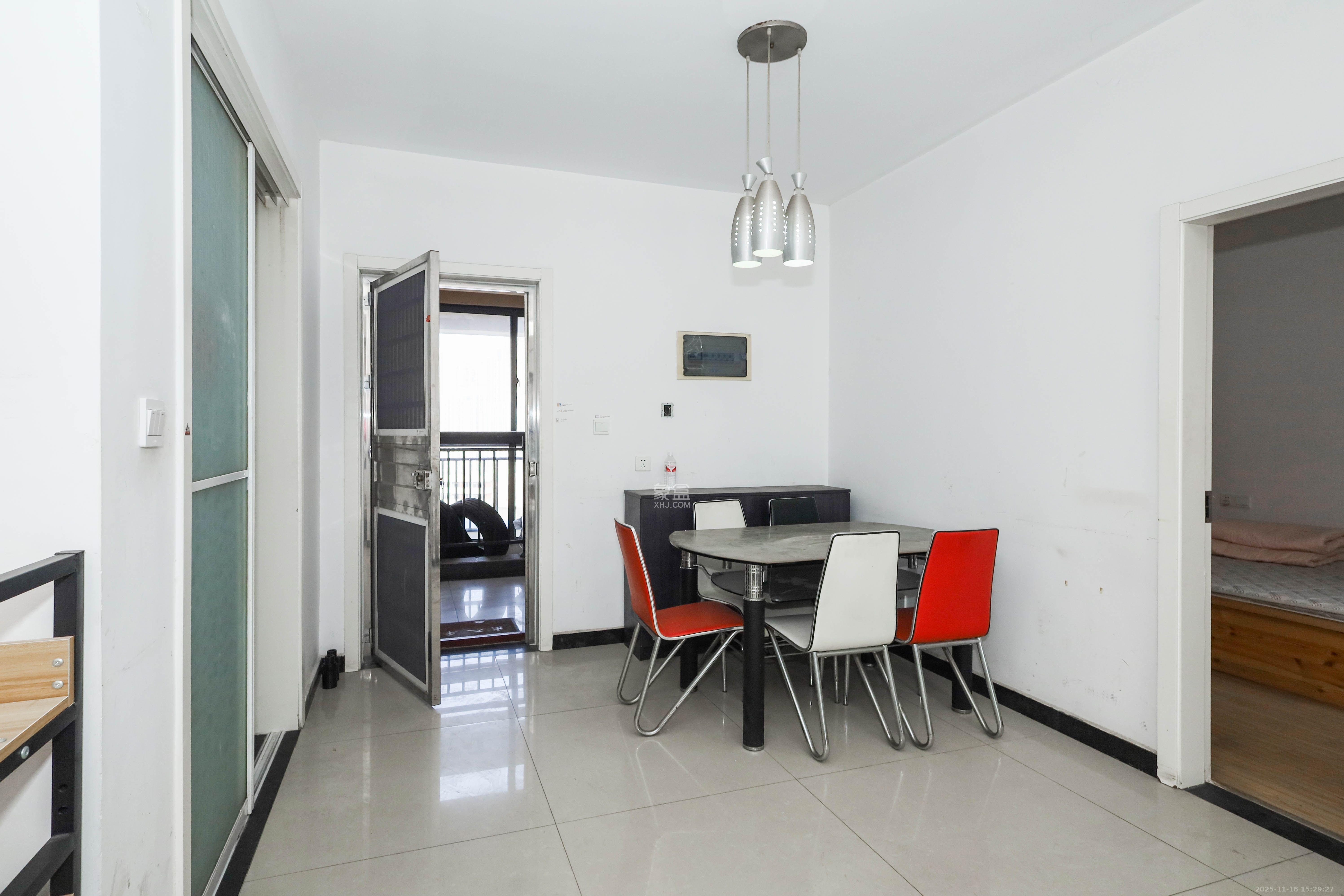 保利麓谷林语D区 2室2厅1卫 2300.0元/月 保利麓谷林语D区 2室2厅1卫 2300.0元/月室内图