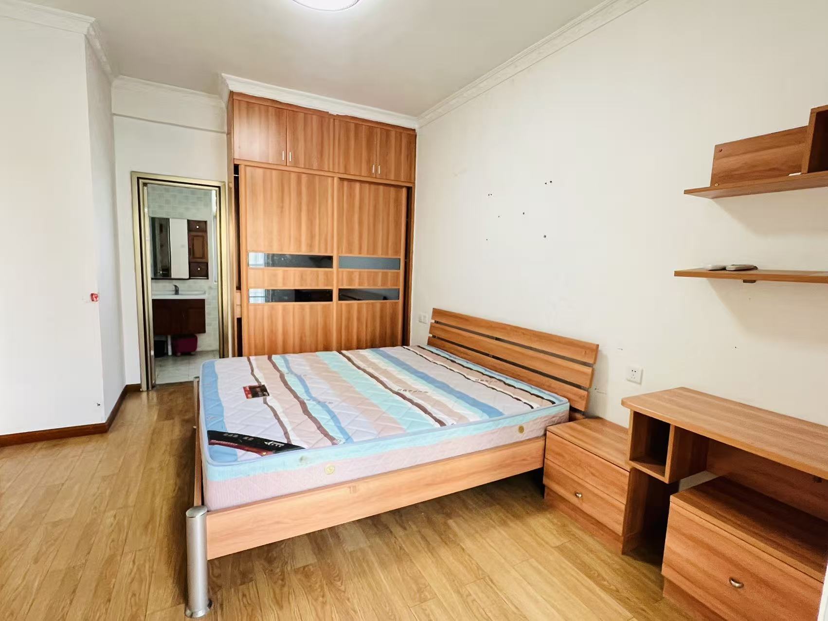 学府花园(文苑瑞景) 3室2厅2卫 1500.0元/月 学府花园(文苑瑞景) 3室2厅2卫 1500.0元/月室内图