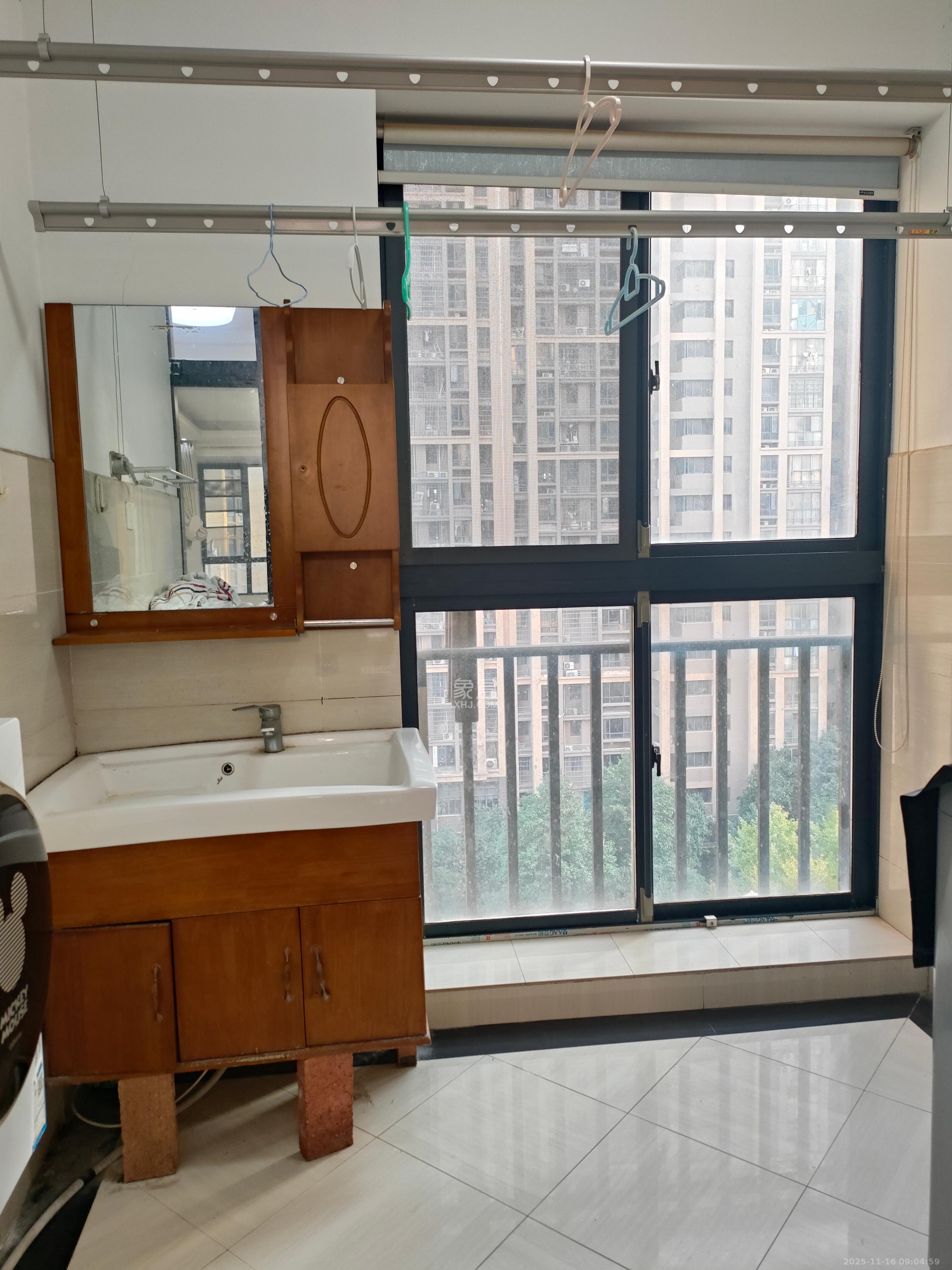 百纳广场（百纳公寓）  3室2厅1卫    3300.0元/月室内图