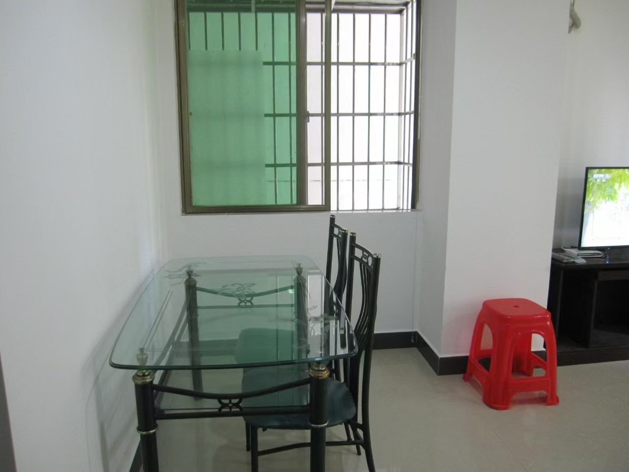 华贸大厦（华贸花苑）  1室0厅0卫    45.8万客厅