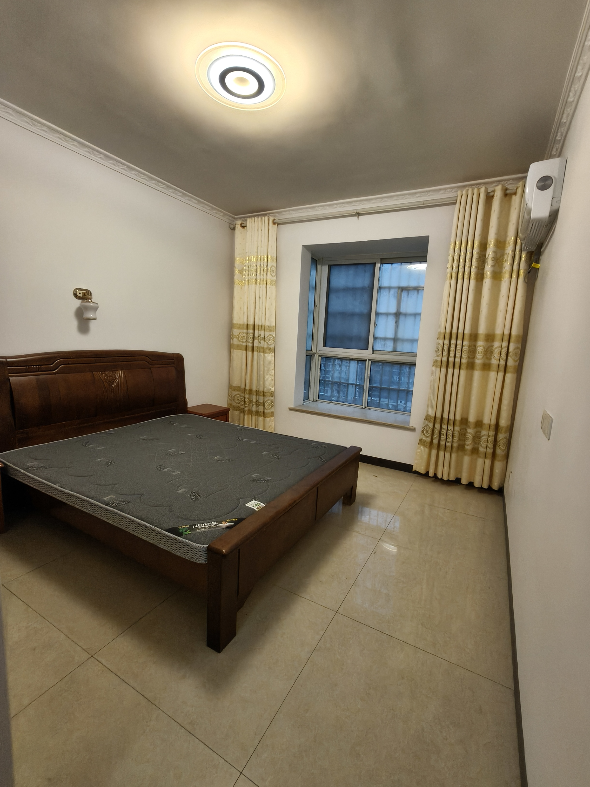 山水名苑  3室2厅2卫    52.8万客厅