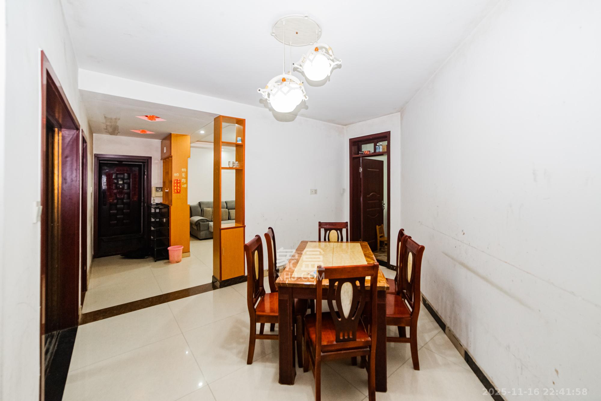 恒鑫澜北湾  3室2厅2卫    80.0万客厅