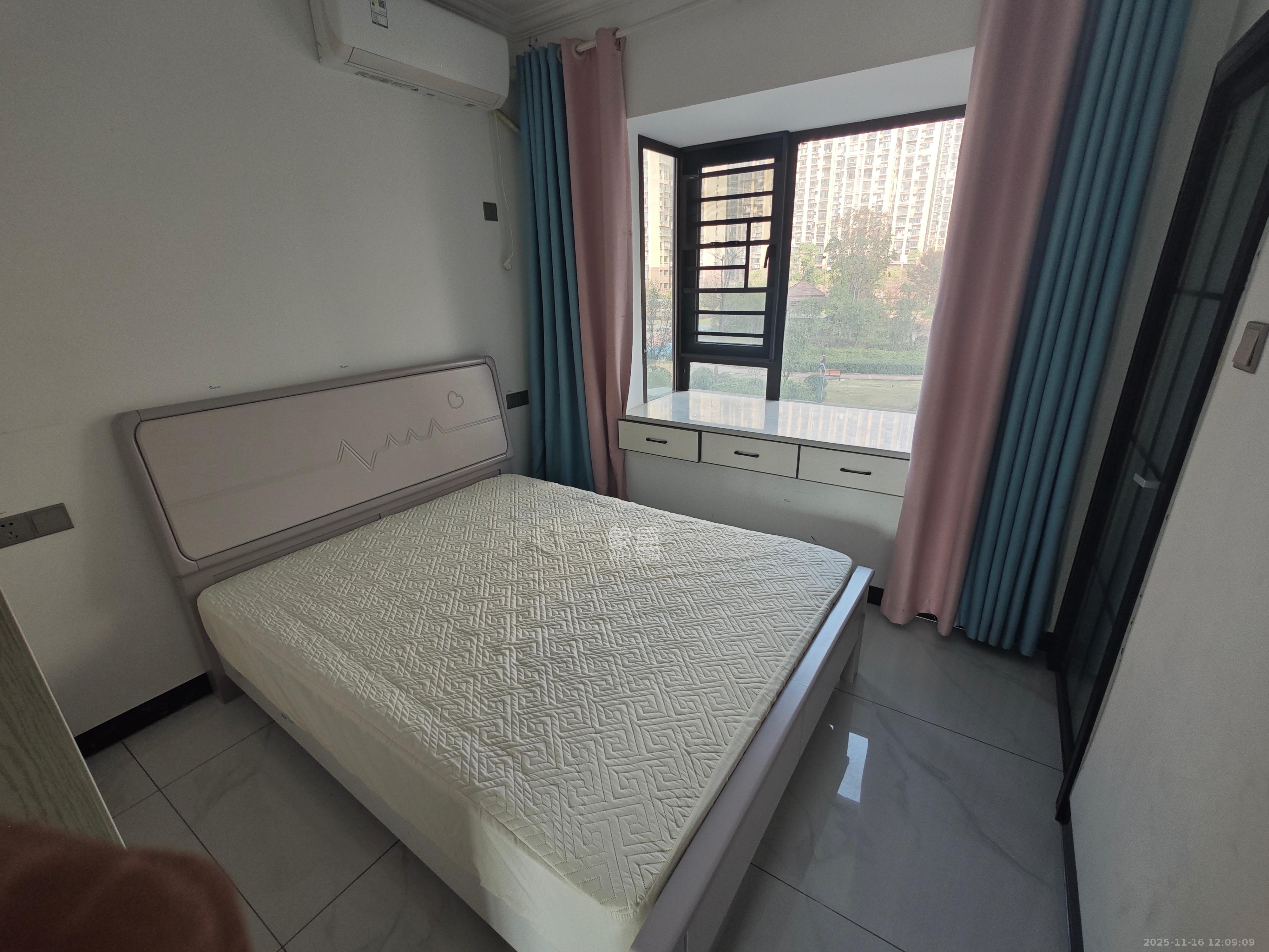 和润园三期  3室2厅2卫    2500.0元/月室内图