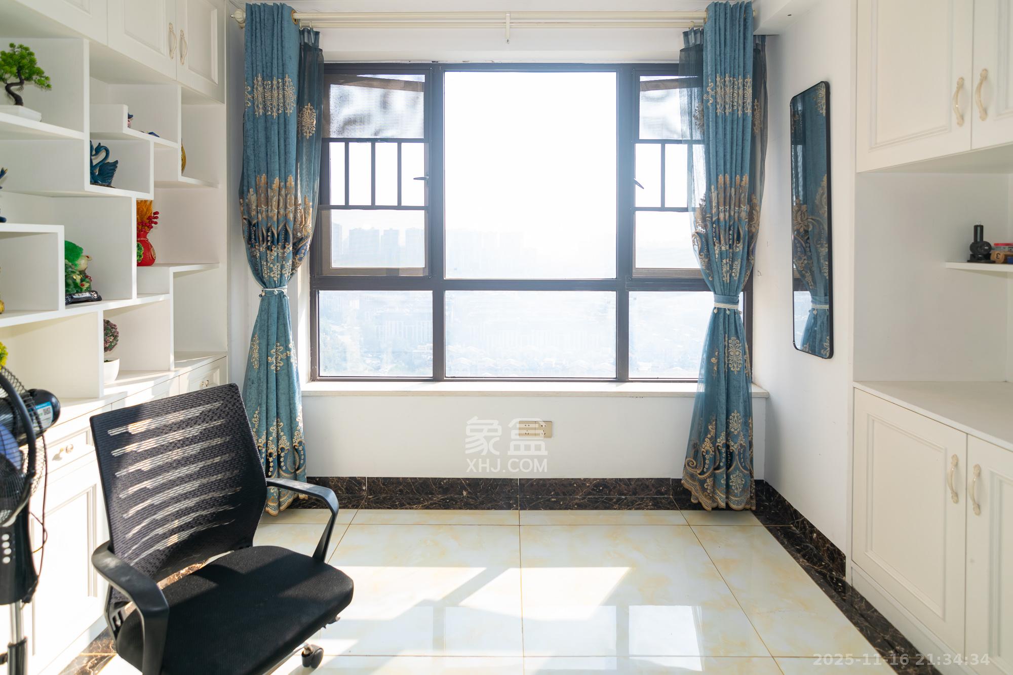 金地三千府(金地湖山樾、金地自在城) 3室2厅2卫 68.0万 金地三千府(金地湖山樾、金地自在城) 3室2厅2卫 68.0万阳台