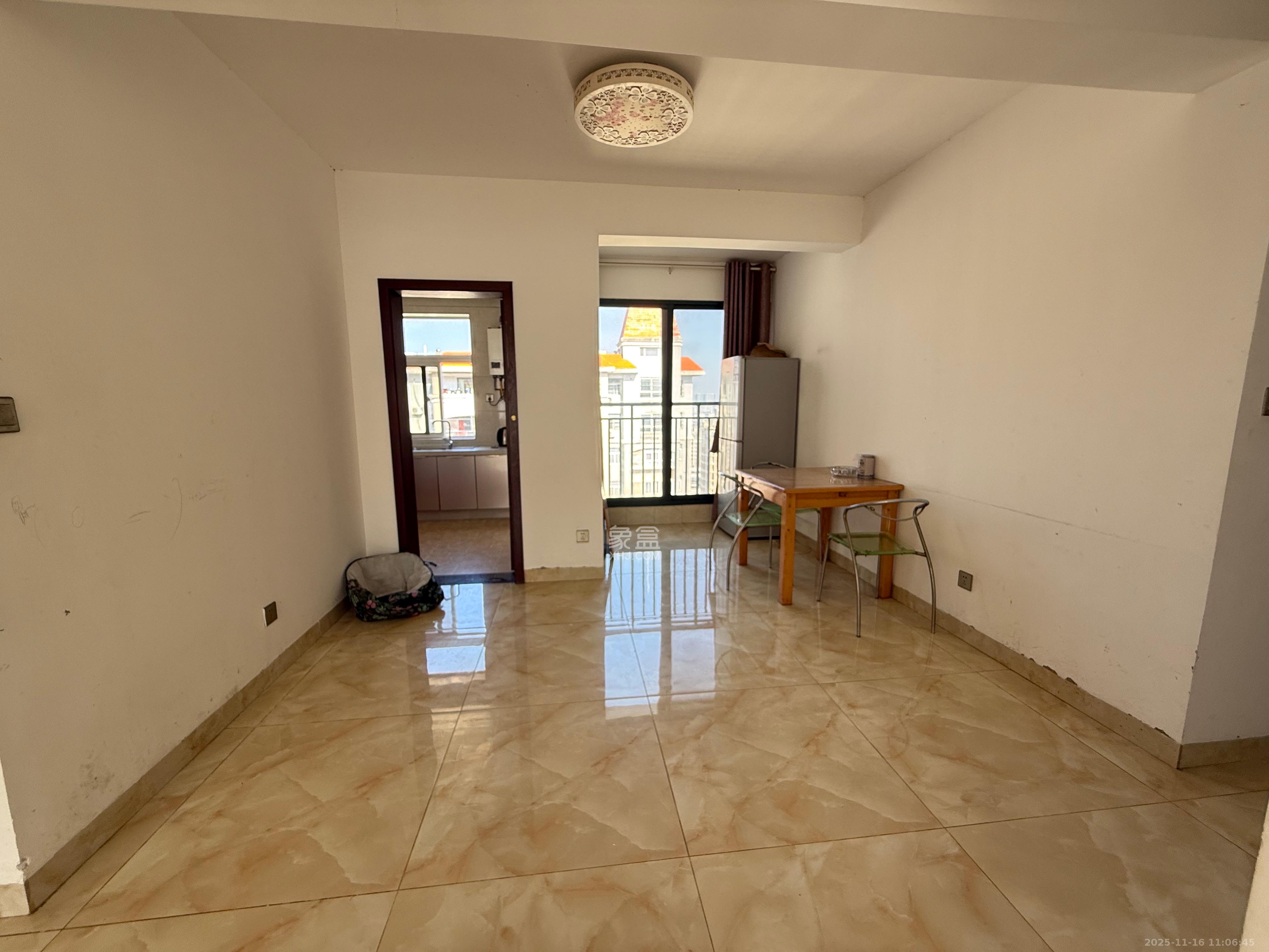 嘉盛华庭（一期、二期、三期）  3室2厅1卫    2300.0元/月室内图