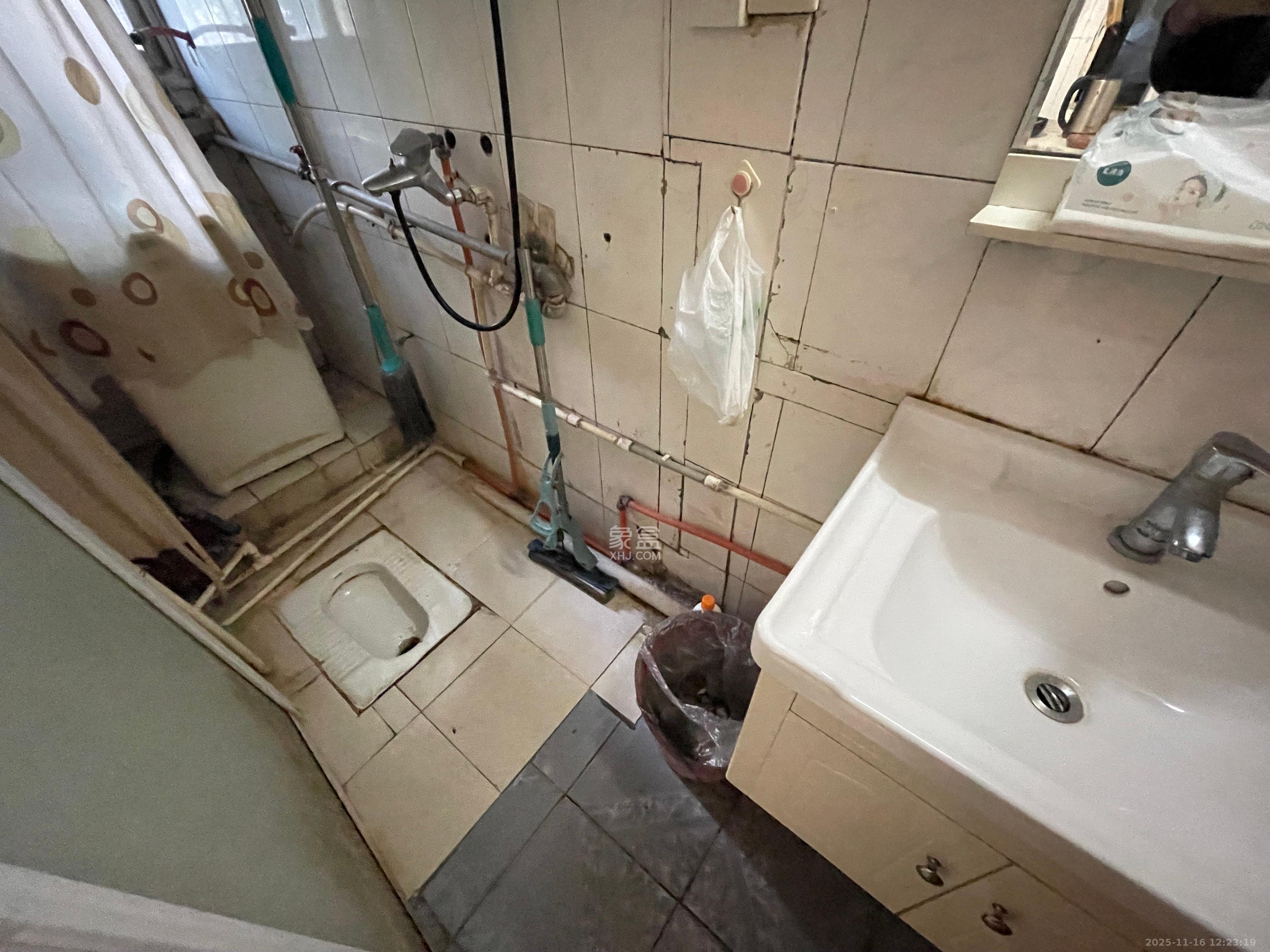 红旗区二片  1室1厅1卫    1200.0元/月室内图