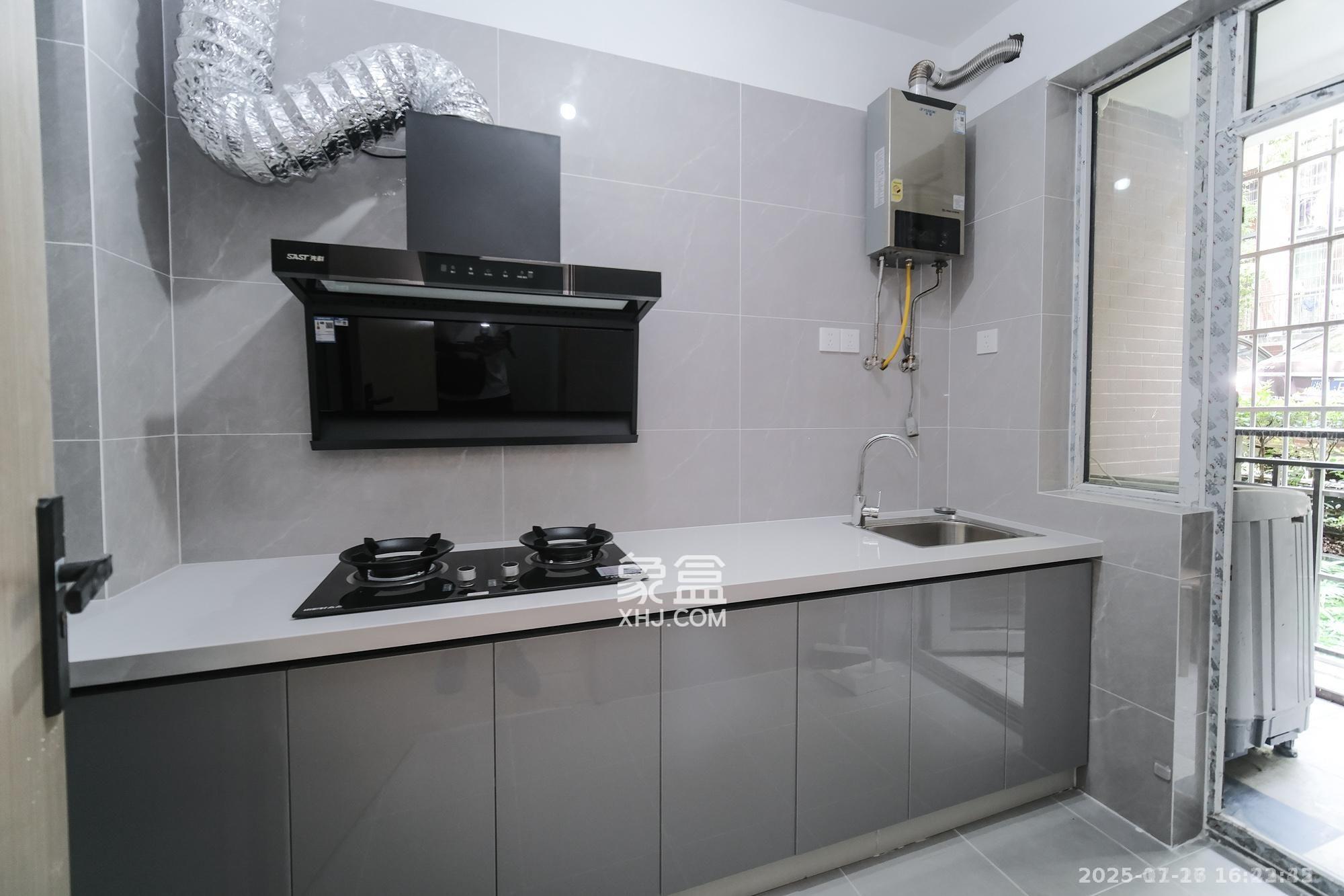 山水湾  3室2厅1卫    1600.0元/月室内图