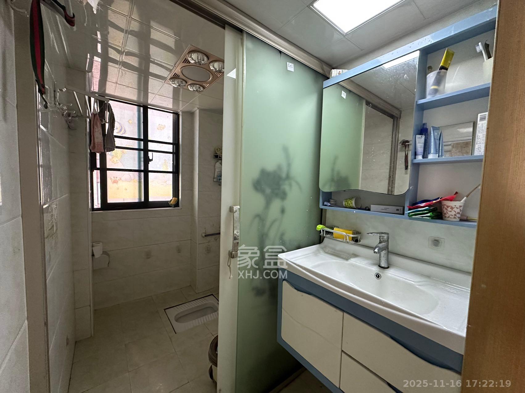 绿地海外滩一期  1室0厅0卫    2000.0元/月室内图