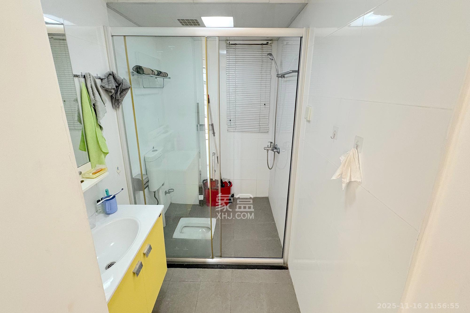 铂宫  3室2厅2卫    138.0万卫生间