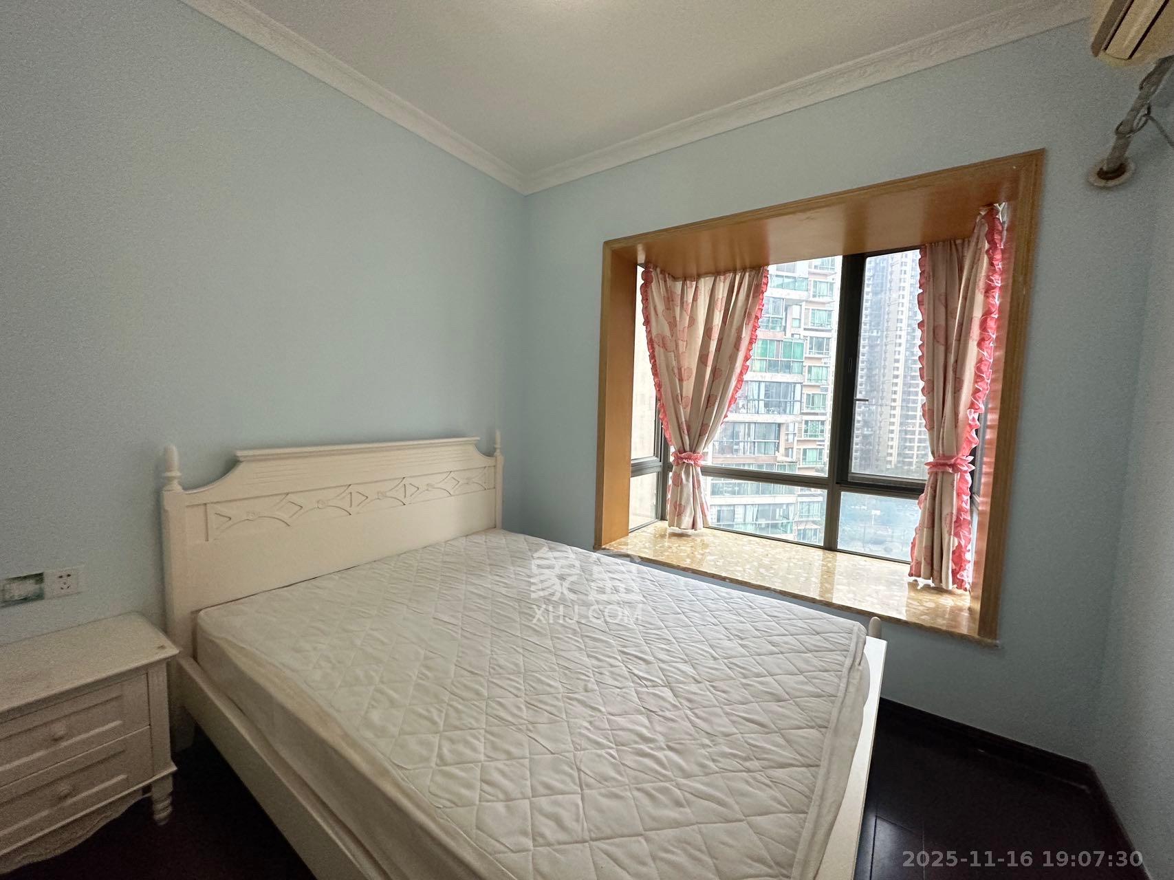 新城新世界一二三期 2室2厅1卫 2500.0元/月 新城新世界一二三期 2室2厅1卫 2500.0元/月室内图