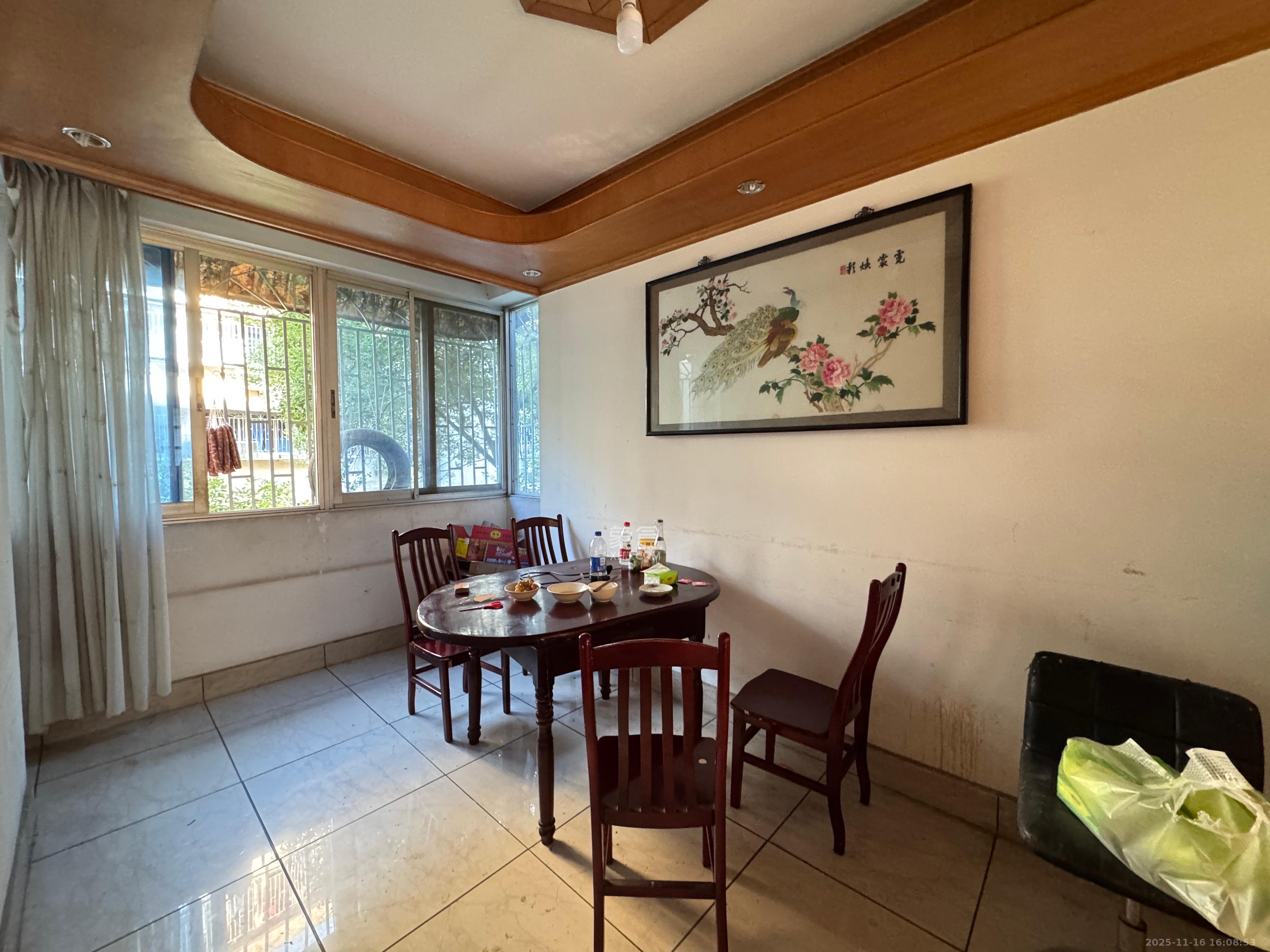 刑警之家  1室2厅1卫    2200.0元/月室内图