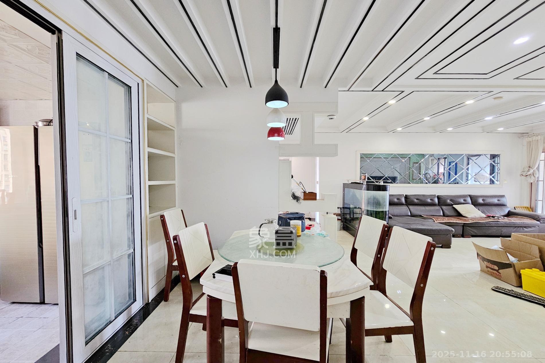 嘉宇盛世华章 3室2厅2卫 100.0万 嘉宇盛世华章 3室2厅2卫 100.0万客厅