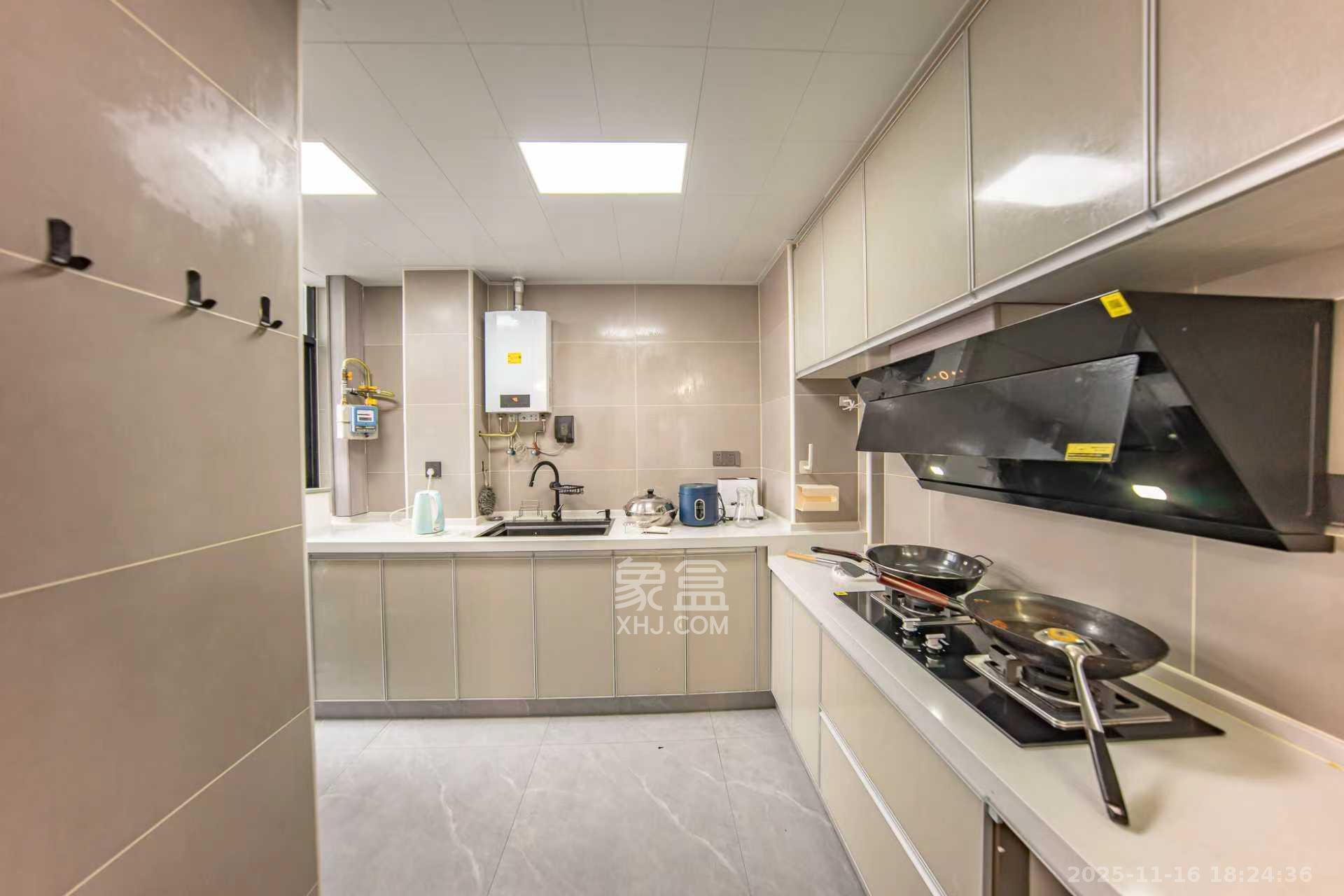 蔷薇国际  3室1厅1卫    2200.0元/月室内图