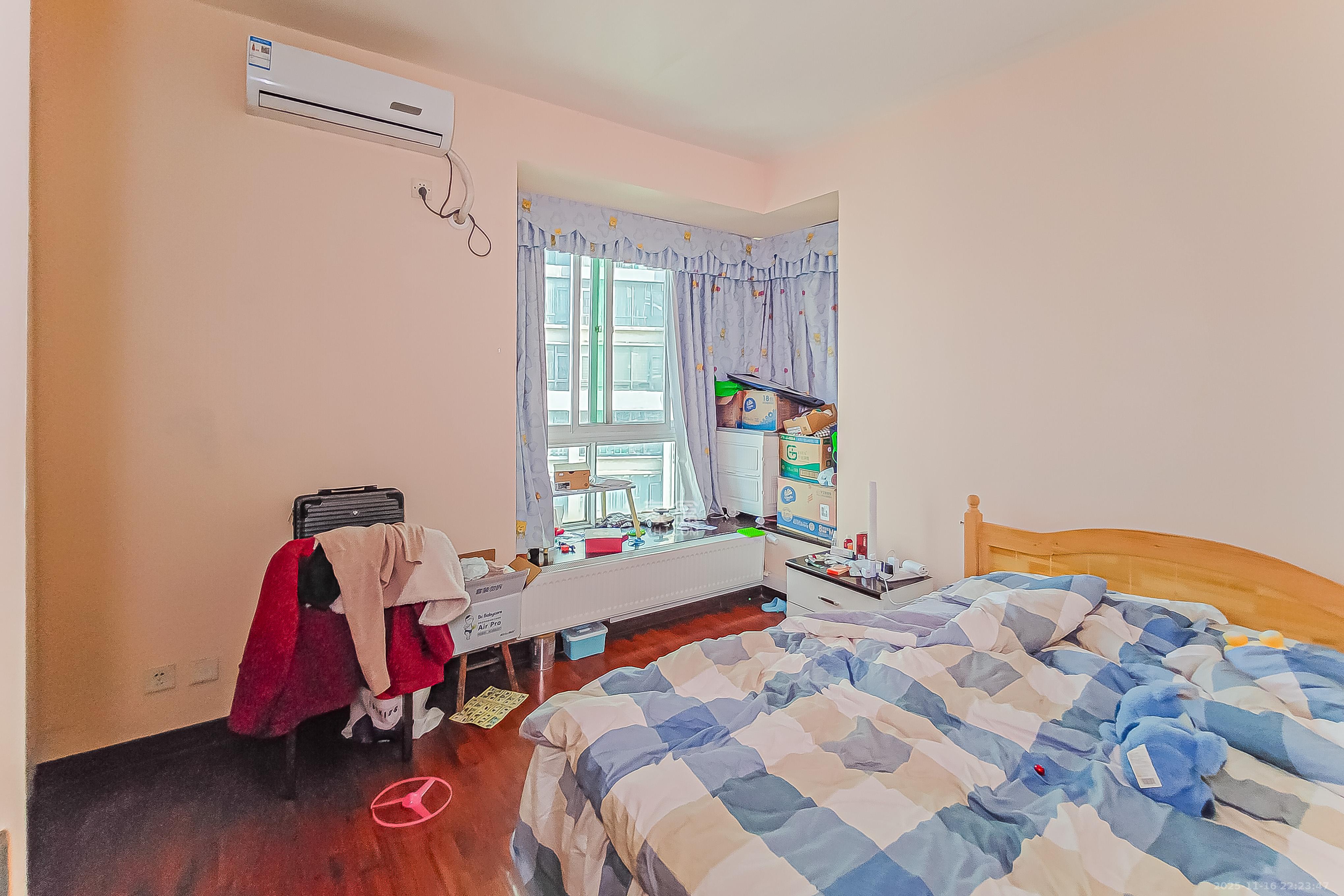 创远景园  4室2厅2卫    155.0万卧室