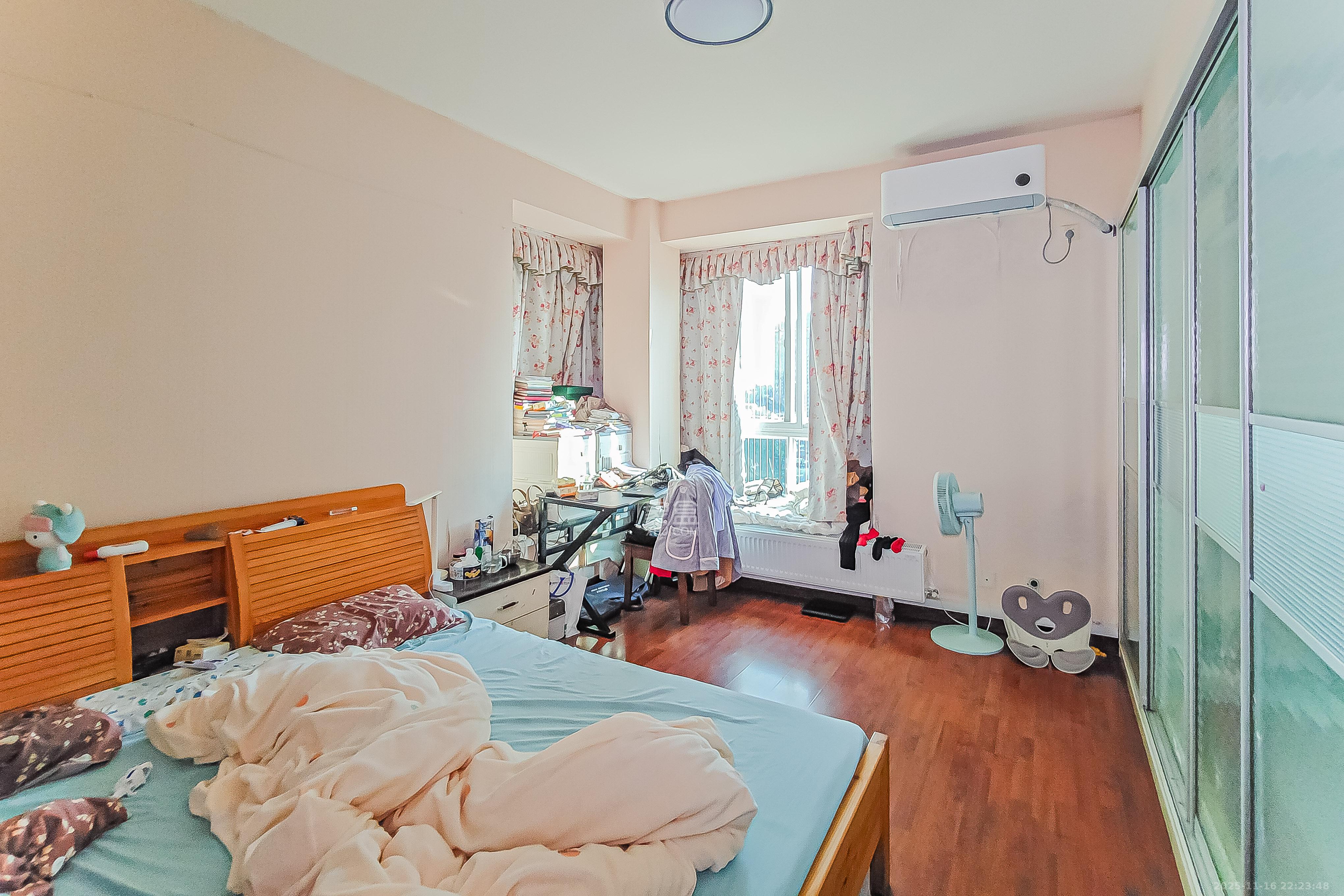 创远景园  4室2厅2卫    155.0万卧室