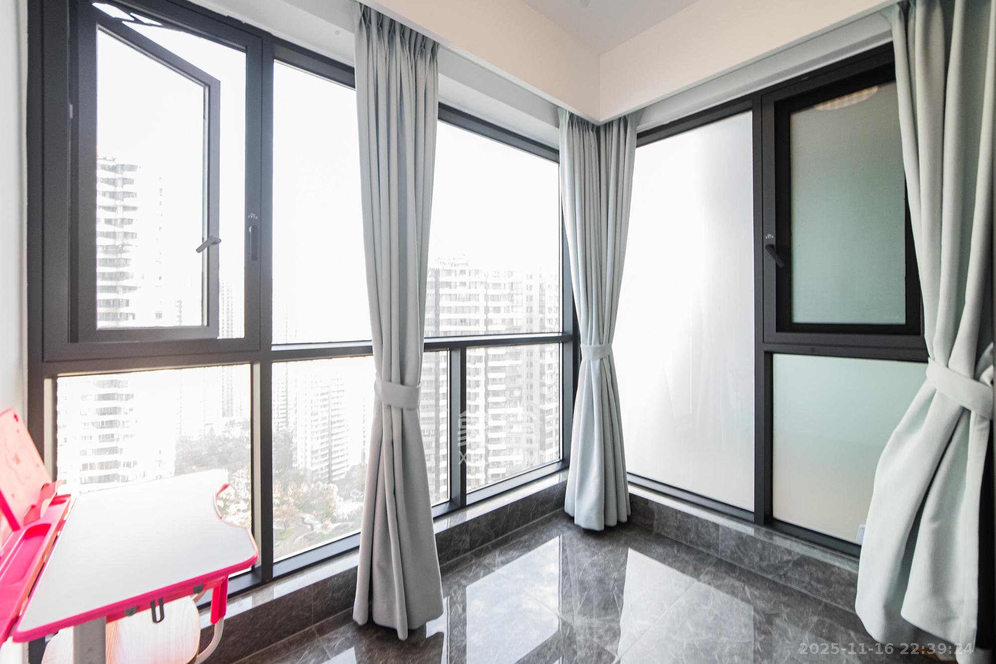 北辰瀚江府  4室2厅2卫    315.0万阳台