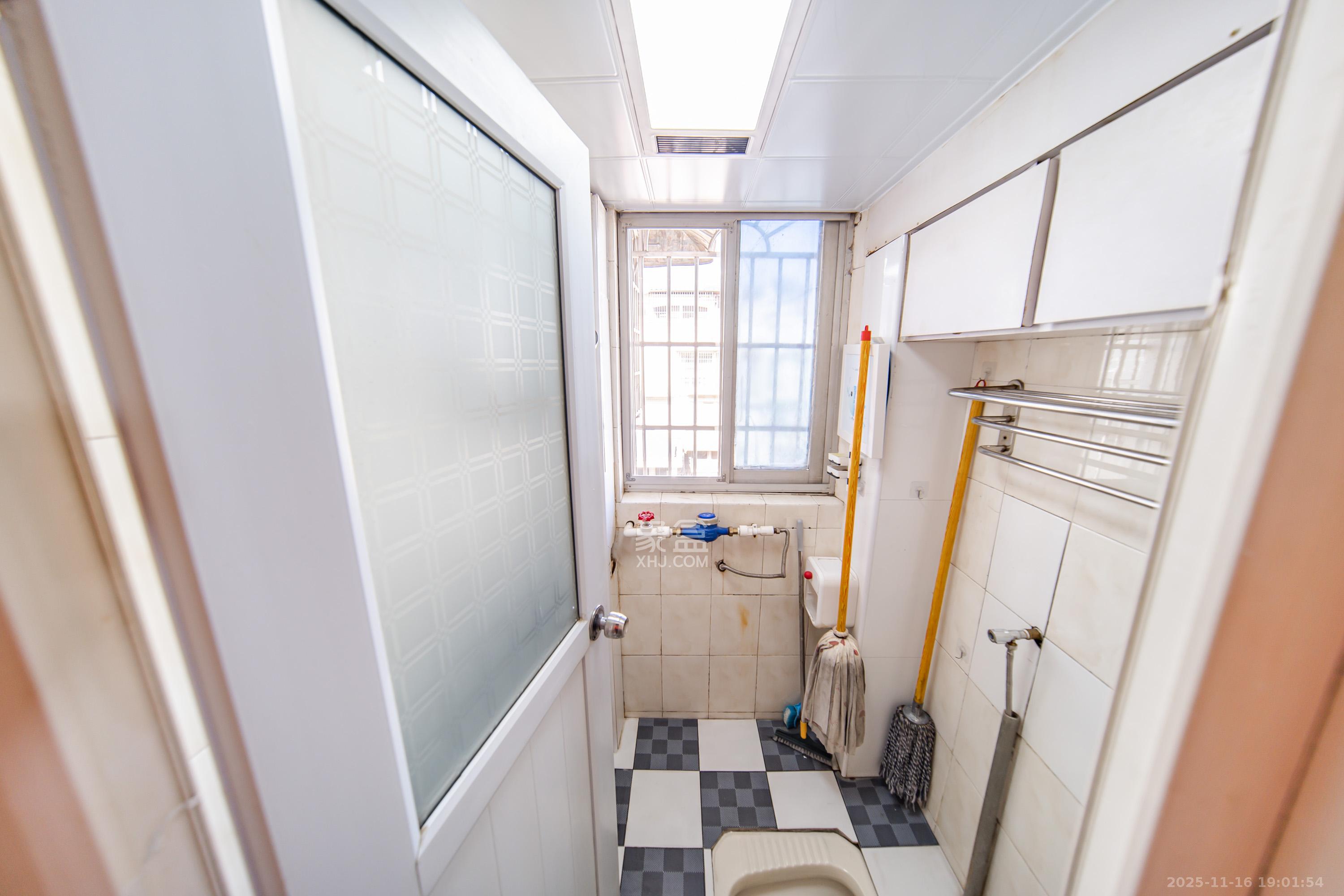 金帆小区 2室2厅1卫 48.8万 金帆小区 2室2厅1卫 48.8万卫生间