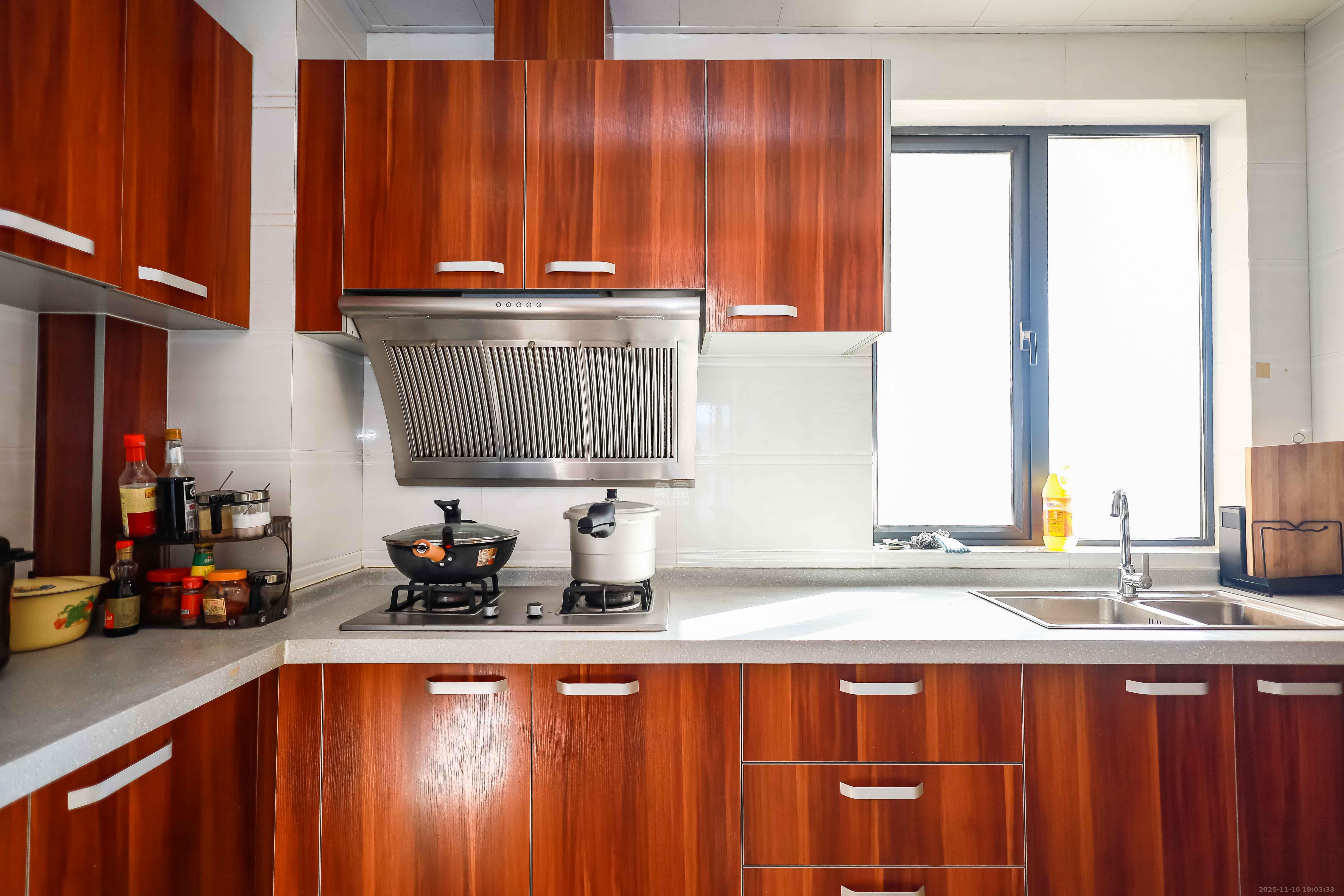 莱茵城 3室2厅2卫 78.0万 莱茵城 3室2厅2卫 78.0万厨房