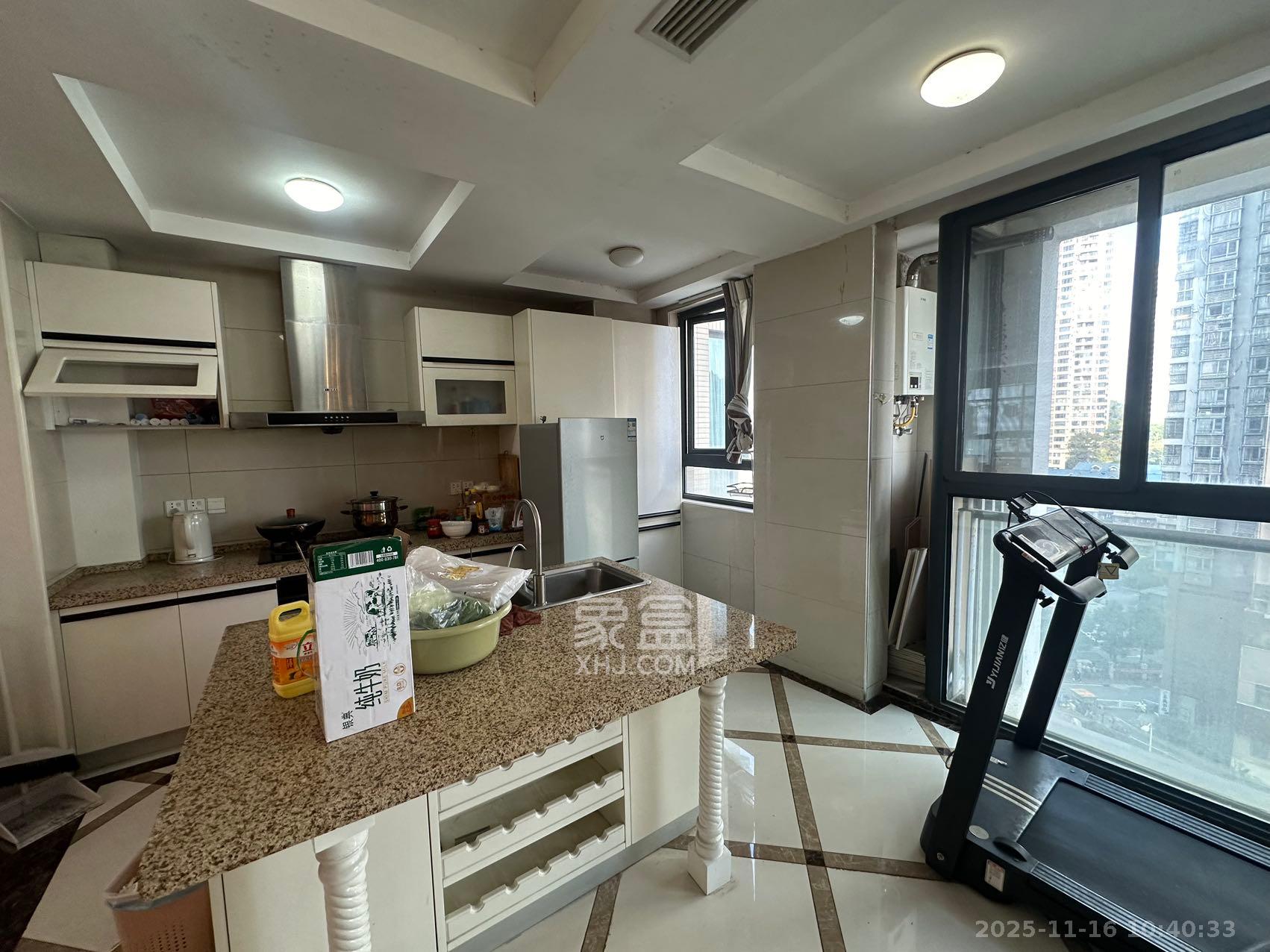 藏珑湖上国际花园 3室2厅2卫 3600.0元/月 藏珑湖上国际花园 3室2厅2卫 3600.0元/月室内图