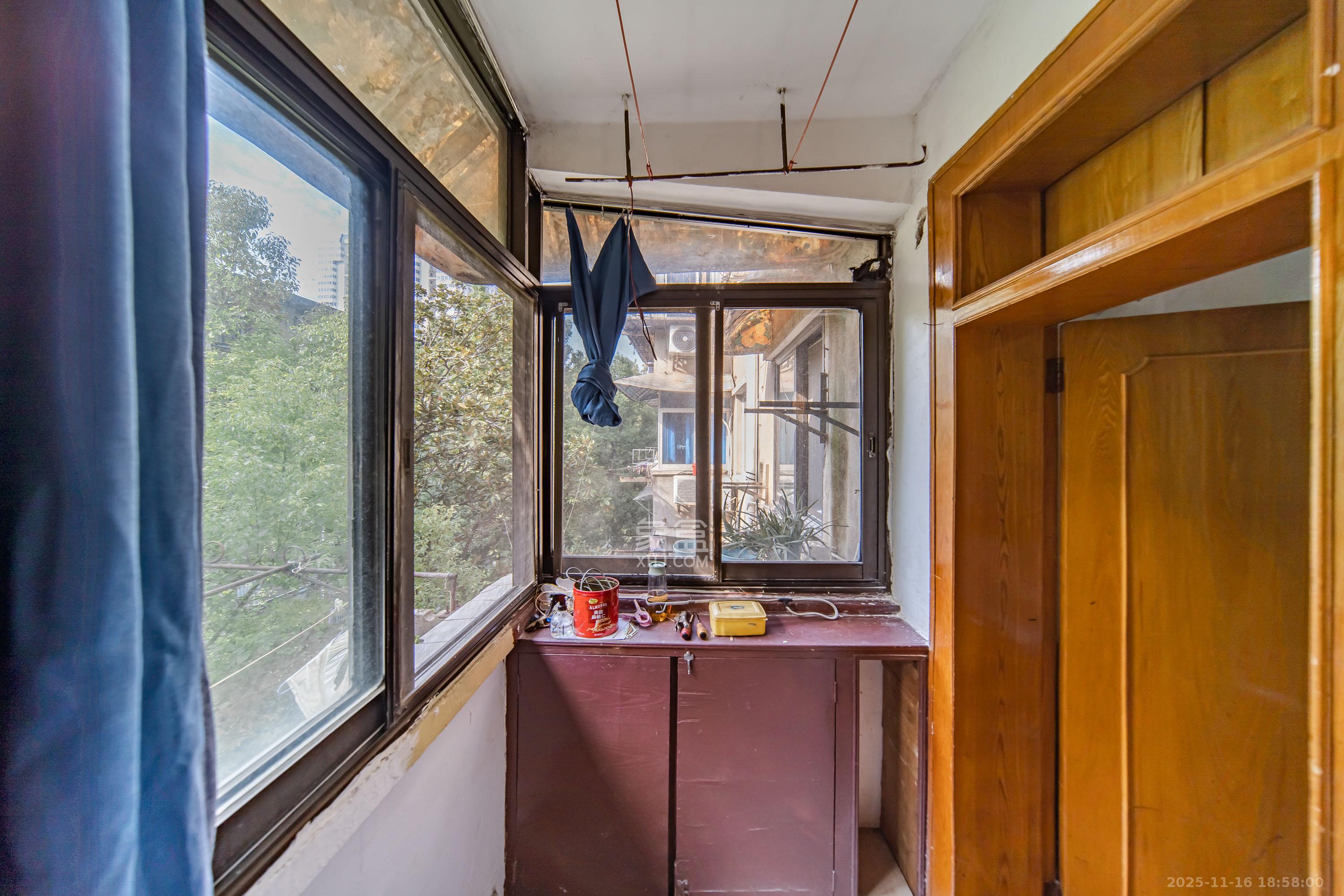 湘雅医学院(湘雅附一北院) 3室2厅1卫 50.0万 湘雅医学院(湘雅附一北院) 3室2厅1卫 50.0万阳台