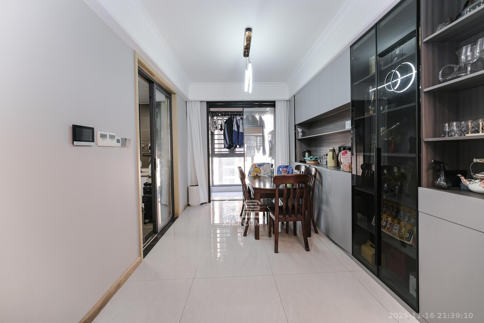 运达锦绣广场  4室2厅2卫    159.8万客厅