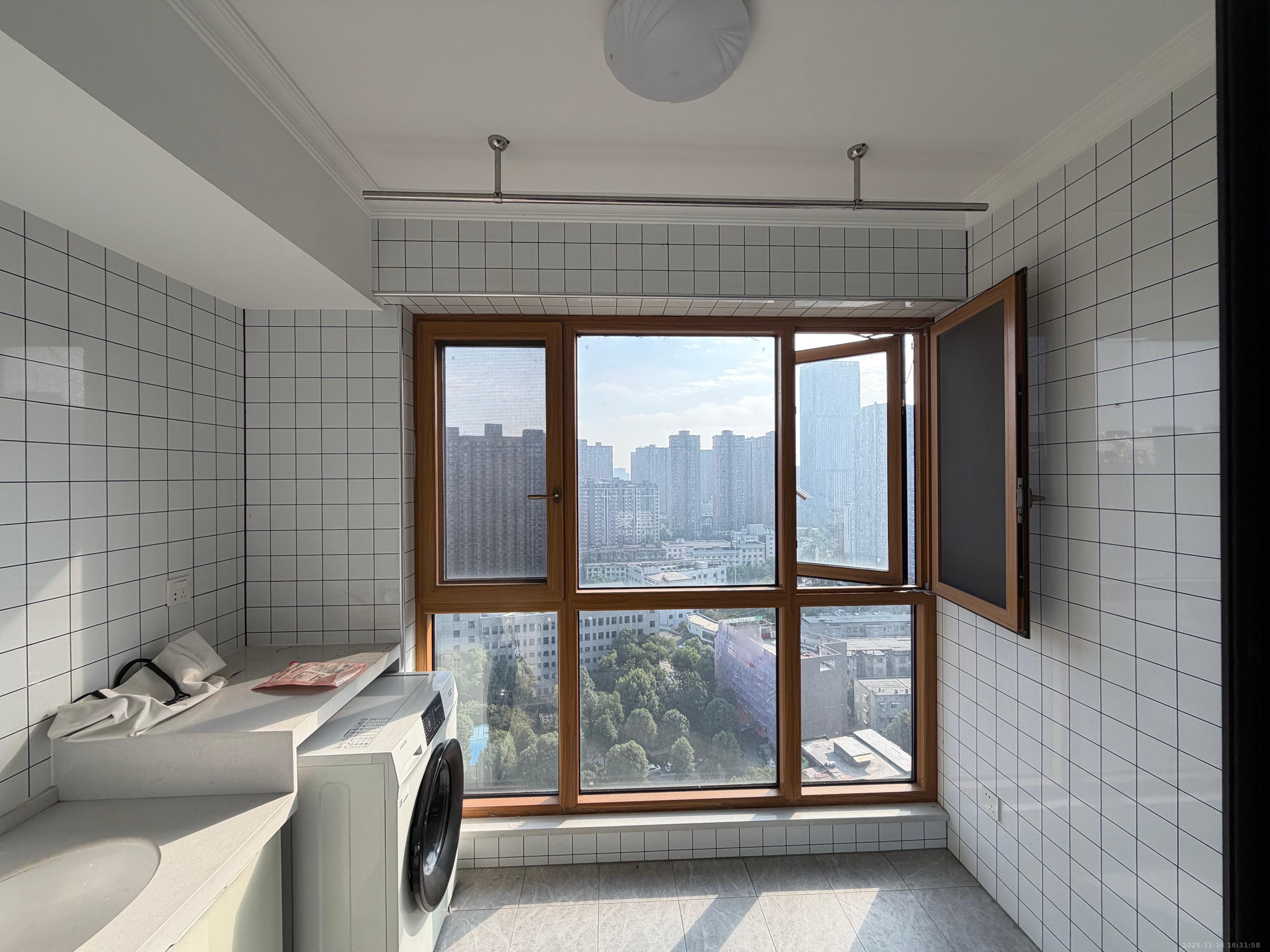 保利国际广场 3室2厅2卫 4000.0元/月 保利国际广场 3室2厅2卫 4000.0元/月室内图