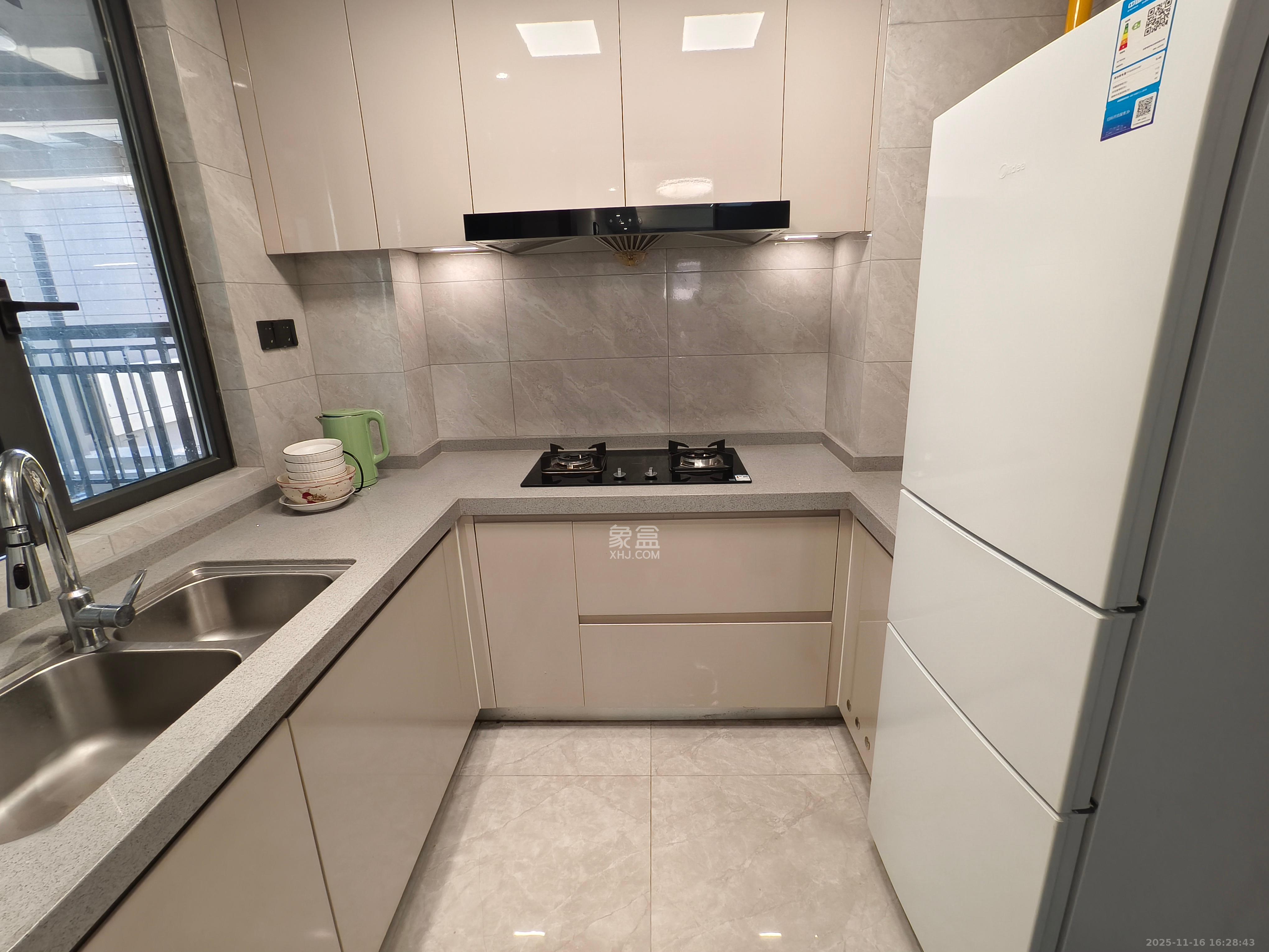 金地都会风華  3室2厅2卫    2800.0元/月室内图