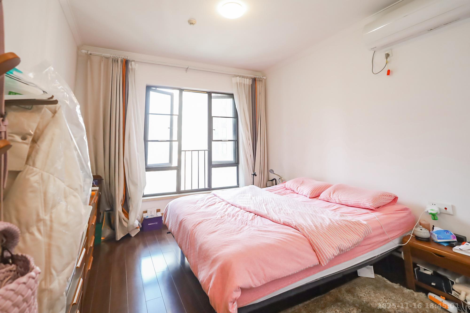 万科里金域国际 4室2厅2卫 220.0万 万科里金域国际 4室2厅2卫 220.0万卧室